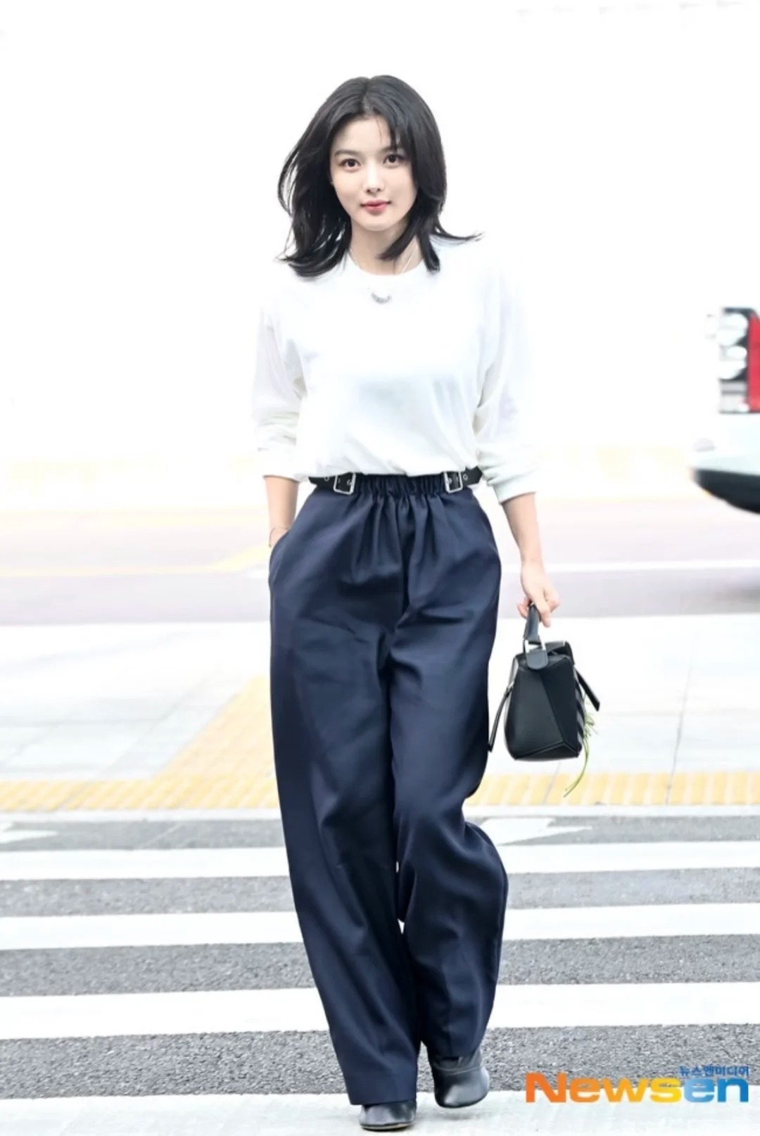 NO:648832,[Love] New style [Love]!  The latest LOE 25NEW double belt buckle belted worsted wool trousers. Color khaki, blue. Size SML.,,loewe,alexander wang19860909[爱心]新款[爱心]！最新LOE 25NEW 双腰带扣束腰精纺羊毛西裤.颜色卡其、蓝.尺码SML.,,loewe,alexander wang,Women's clothing