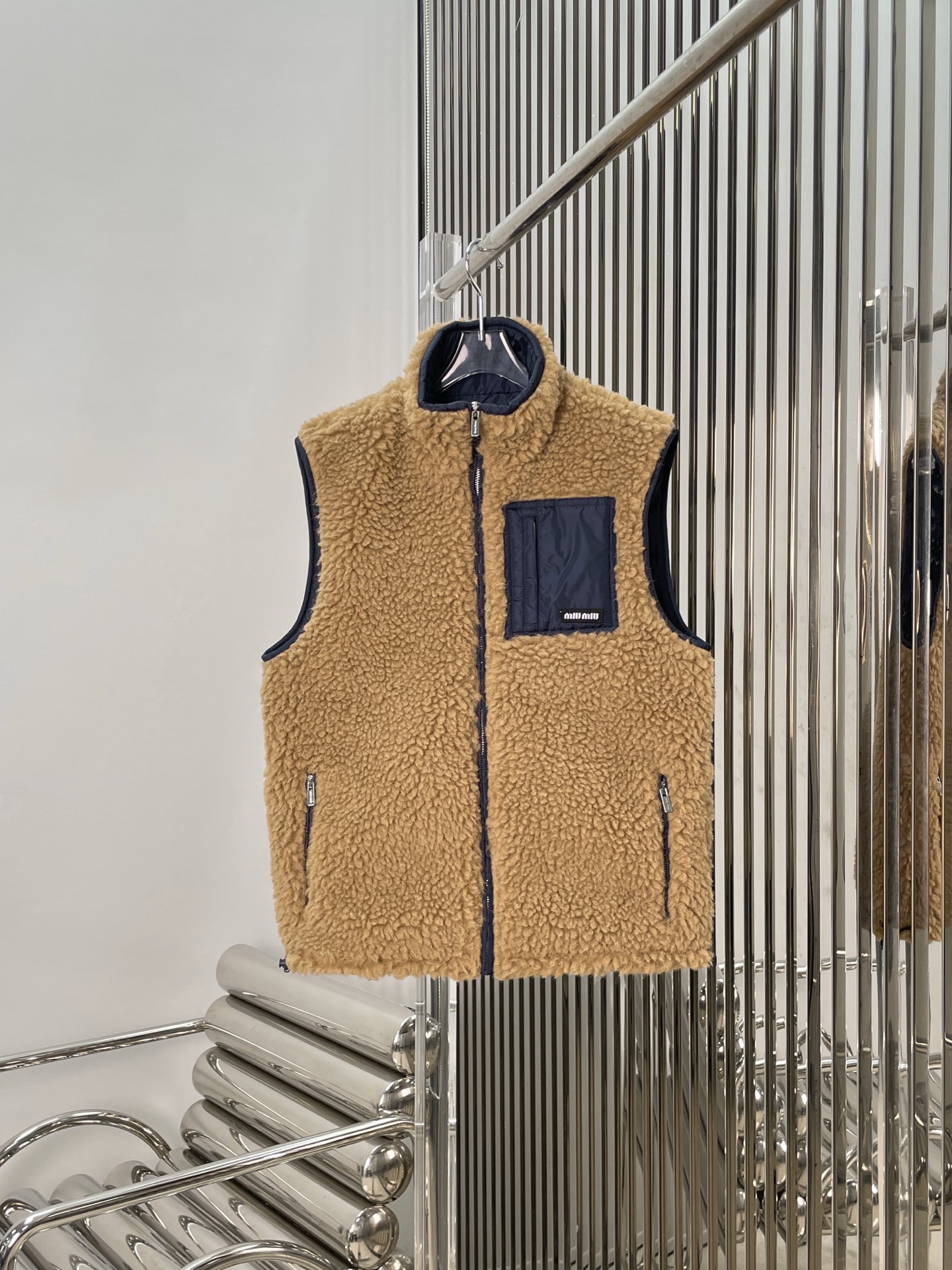 NO:650236,Comes with dust bag [love] New style [love]!  The latest MIU 25NEW lambswool down teddy vest. Size SML,,miumiu,down jacket,alexander wang19860909配防尘袋[爱心]新款[爱心]！最新MIU 25NEW 羊羔毛羽绒泰迪马甲.尺码SML,,miumiu,down jacket,alexander wang,Women's clothing