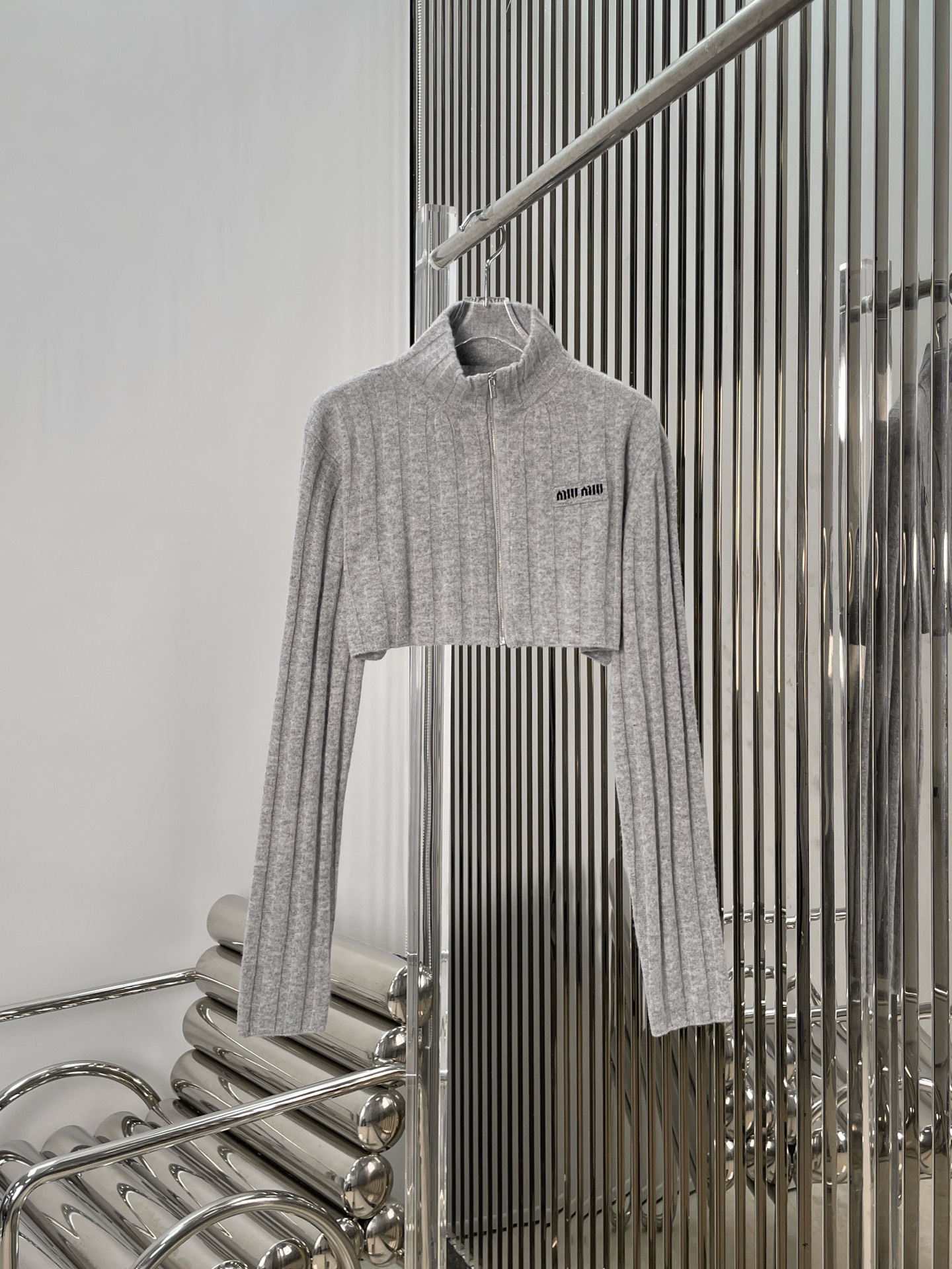 NO:650266,[Love] New style [Love]!  The latest MIU 25NEW short zipper wool knitted cardigan. Size SML.,,miumiu,alexander wang19860909[爱心]新款[爱心]！最新MIU 25NEW 短款拉链羊毛针织开衫.尺码SML.,,miumiu,alexander wang,Women's clothing