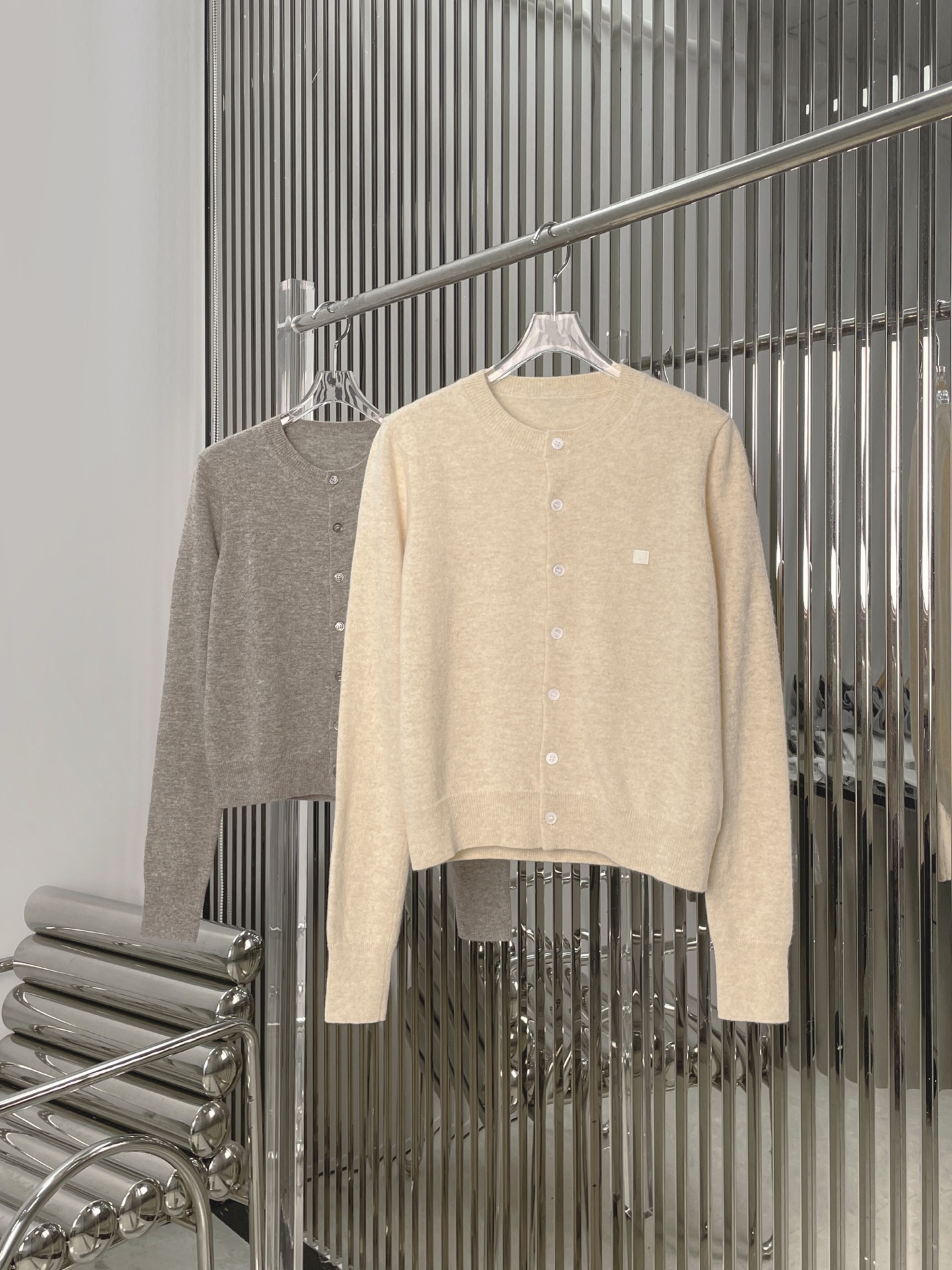 NO:651269,[Love] New style [Love]!  The latest ACNE 25NEW smiley face badge wool cardigan. Color gray, apricot. Size SML.,,acne studios,alexander wang19860909[爱心]新款[爱心]！最新ACNE 25NEW 笑脸徽章羊毛开衫.颜色灰色、杏色.尺码SML.,,acne studios,alexander wang,Women's clothing