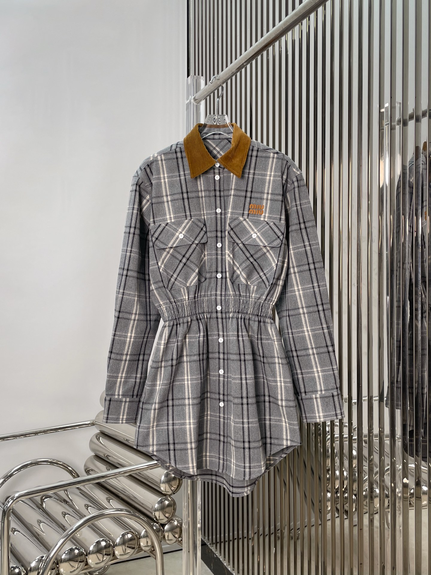 NO:651252,[Love] New style [Love]!  The latest MIU 26NEW plaid shirt dress. Size SML.,,miumiu,skirts,shirts,alexander wang19860909[爱心]新款[爱心]！最新MIU 26NEW 格纹衬衫连衣裙.尺码SML.,,miumiu,skirts,shirts,alexander wang,Women's clothing
