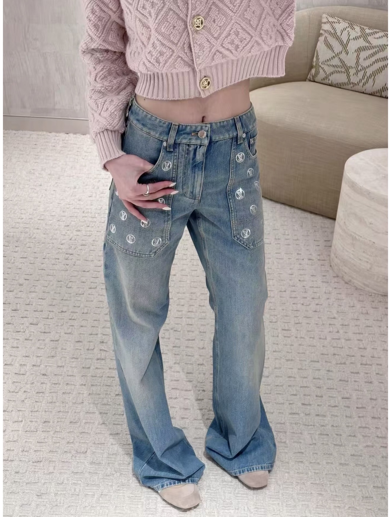 NO:655646,[Love] New style [Love]!  The latest L 26NEW logo sequin embroidered washed distressed jeans. Size SML.,,jeans,alexander wang19860909[爱心]新款[爱心]！最新L 26NEW logo亮片刺绣洗水做旧牛仔裤.尺码SML.,,jeans,alexander wang,Women's clothing