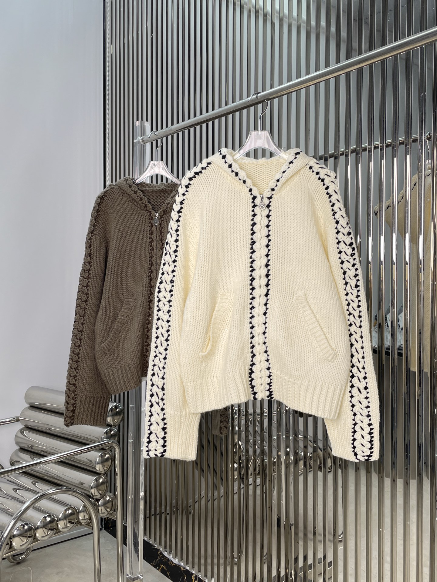 NO:655615,[Love] New style [Love]!  The latest OPENYY 26NEW wool handhook knitted hooded zipper cardigan. Color white, brown. Size SML.P,,hats,alexander wang19860909[爱心]新款[爱心]！最新OPENYY 26NEW 羊毛手勾针织连帽拉链开衫.颜色白色、咖色.尺码SML.P,,hats,alexander wang,Women's clothing