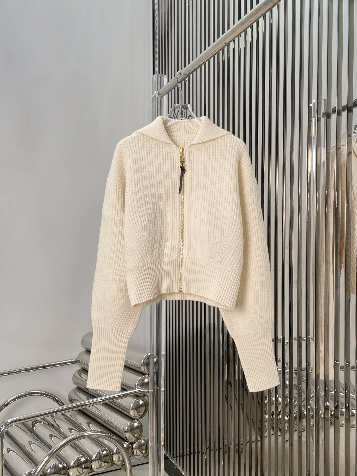 NO:656451,[Love] New style [Love]!  The latest L 26NEW cable lapel zipper knitted cardigan. Size SML.,,alexander wang19860909[爱心]新款[爱心]！最新L 26NEW 绞花翻领拉链针织开衫.尺码SML.,,alexander wang,Women's clothing