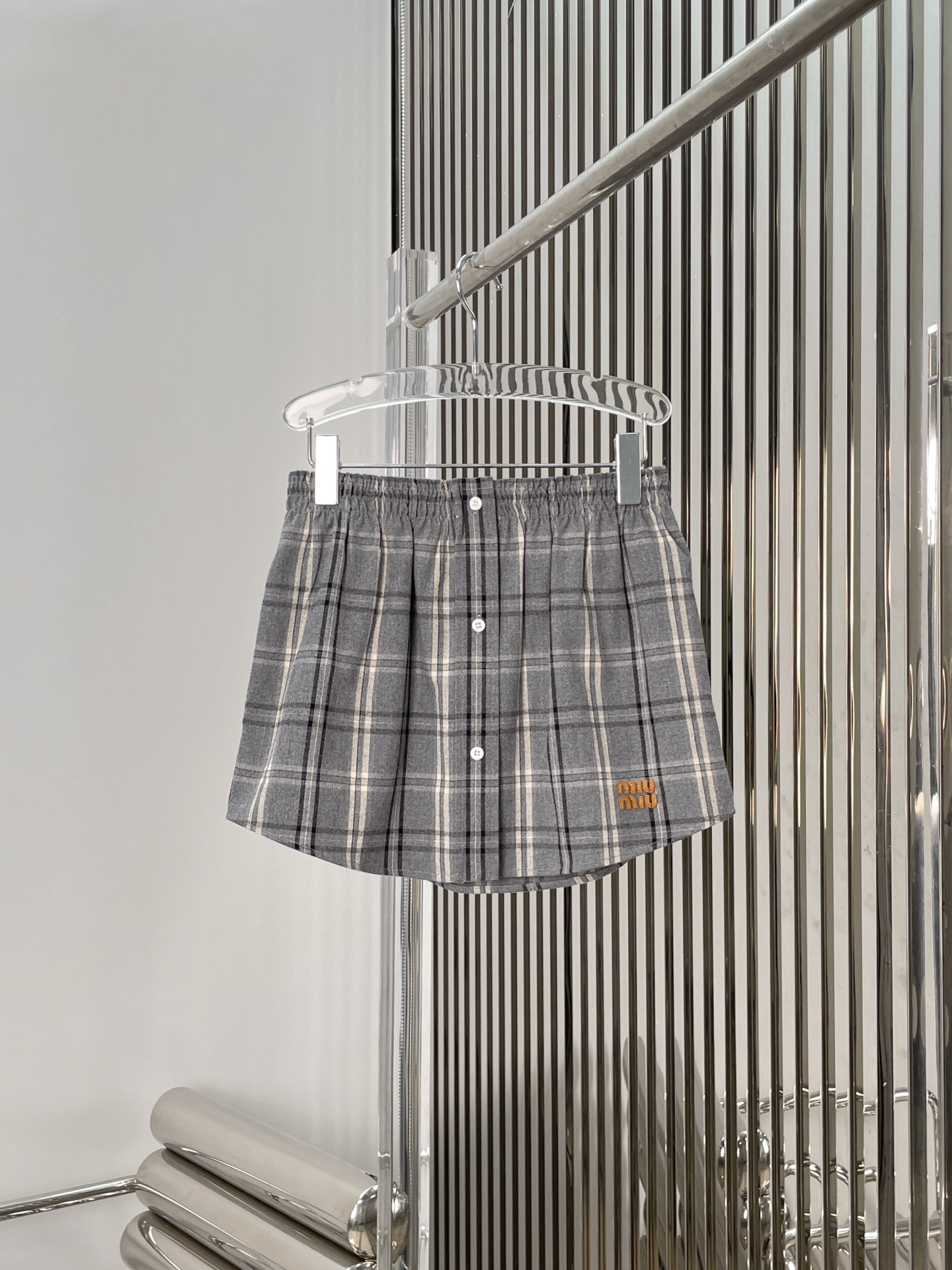 NO:657327,[Love] New style [Love]!  The latest MIU 26NEW plaid shirt + plaid skirt. Size SML,,miumiu,skirts,shirts,alexander wang19860909[爱心]新款[爱心]！最新MIU 26NEW 格纹衬衫+格纹半裙.尺码SML,,miumiu,skirts,shirts,alexander wang,Women's clothing