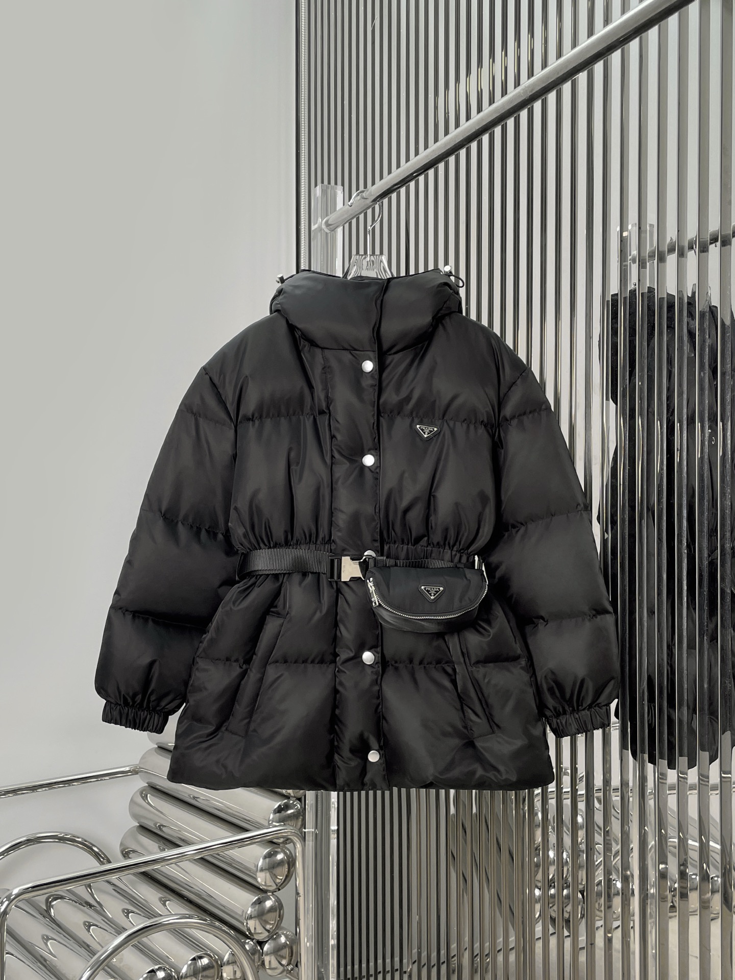 NO:657301,Comes with dust bag [love] New style [love]!  Latest PR 26NEW Regenerated nylon waist bag waist down jacket. Size SML.P,, down jacket, alexander wang19860909配防尘袋[爱心]新款[爱心]！最新PR 26NEW 再生尼龙腰包收腰羽绒服.尺码SML.P,,down jacket,alexander wang,Women's clothing