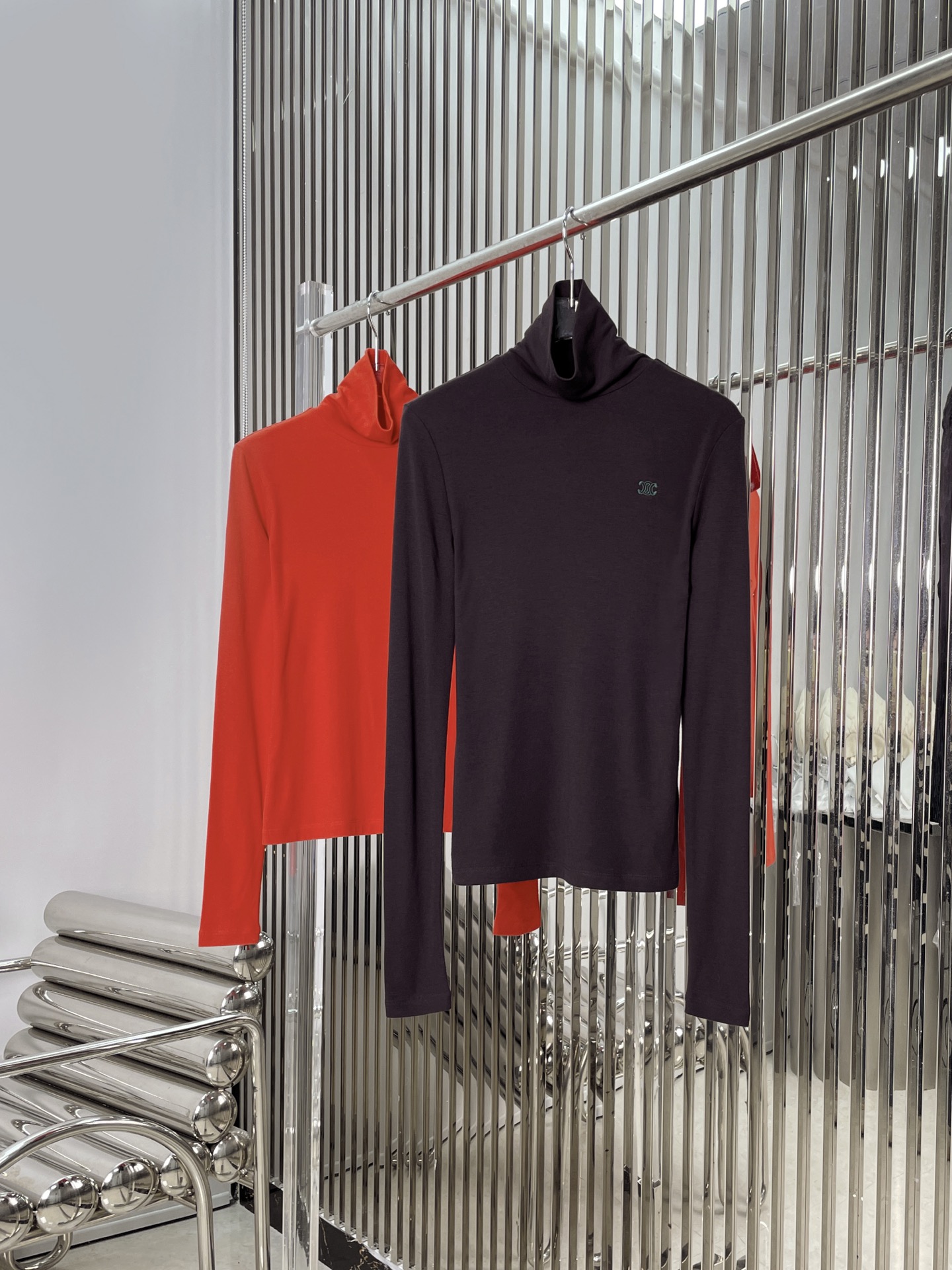 NO:658682,[Love] New style [Love]!  The latest CE 25NEW Arc de Triomphe embroidered turtleneck Tencel wool bottoming shirt. Colors are white, black, brown and red. Size SML.,,alexander wang19860909[爱心]新款[爱心]！最新CE 25NEW 凯旋门刺绣高领天丝羊毛打底衫.颜色白、黑、咖、红.尺码SML.,,alexander wang,Women's clothing