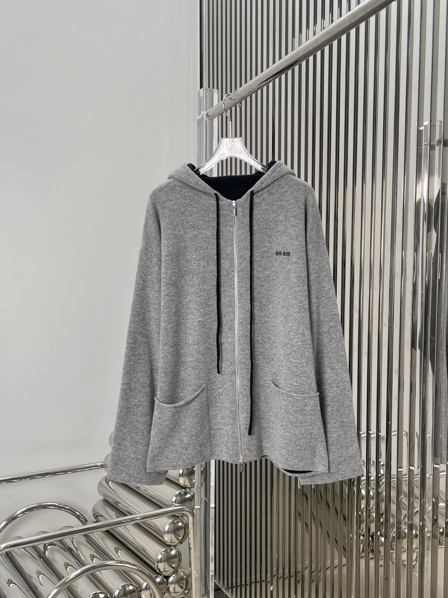 NO:663502,[Love] New style [Love]!  The latest MIU 25NEW wool knitted hooded zipper cardigan. Size SML,,miumiu,hats, 19860909[爱心]新款[爱心]！最新MIU 25NEW 羊毛针织连帽拉链开衫.尺码SML,,miumiu,hats, ,Women's clothing