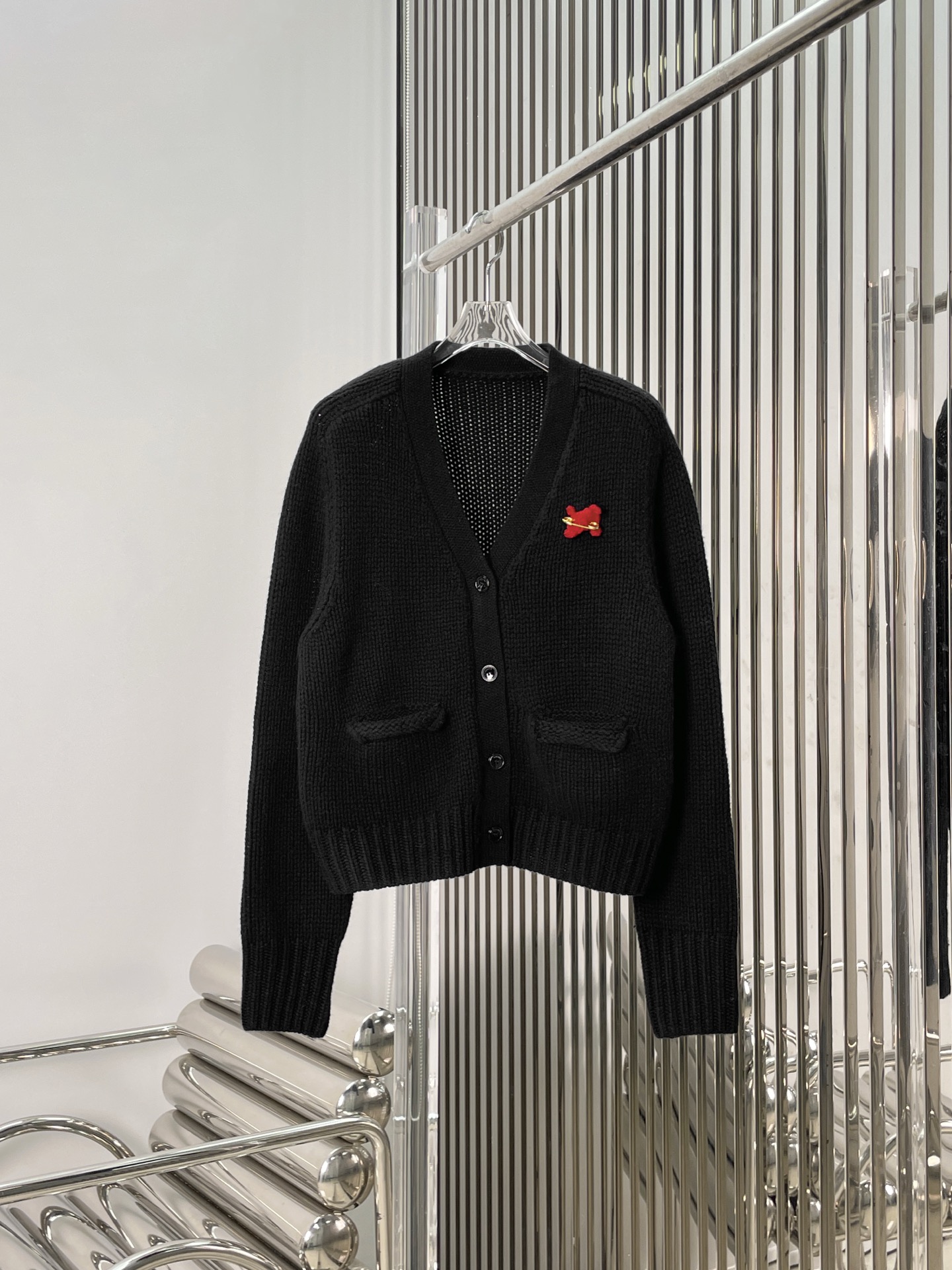 NO:664355,[Love] New style [Love]!  The latest CE 25NEW Arc de Triomphe brooch cashmere cardigan. Color red, gray, black. Size SML., brooch, breastpin,  19860909[爱心]新款[爱心]！最新CE 25NEW 凯旋门胸针羊绒开衫.颜色红、灰、黑.尺码SML.,,brooch，breastpin, ,Women's clothing