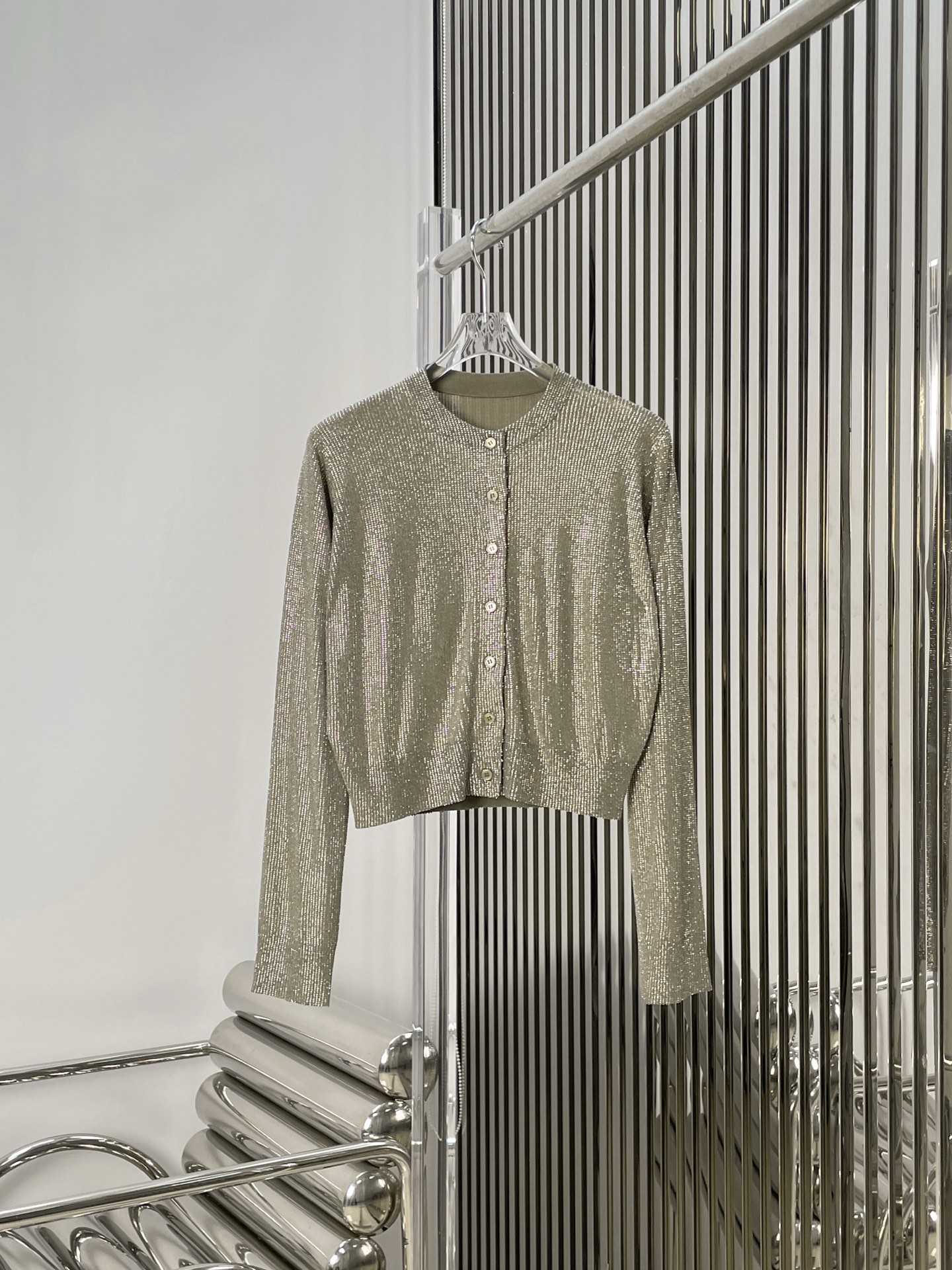 NO:665579,p, [Love] New style [Love]!  The latest AW 25NEW gypsophila hot diamond champagne gold knitted cardigan. Size SML.,, 19860909p,[爱心]新款[爱心]！最新AW 25NEW 满天星烫钻闪钻香槟金针织开衫.尺码SML.,, ,Women's clothing