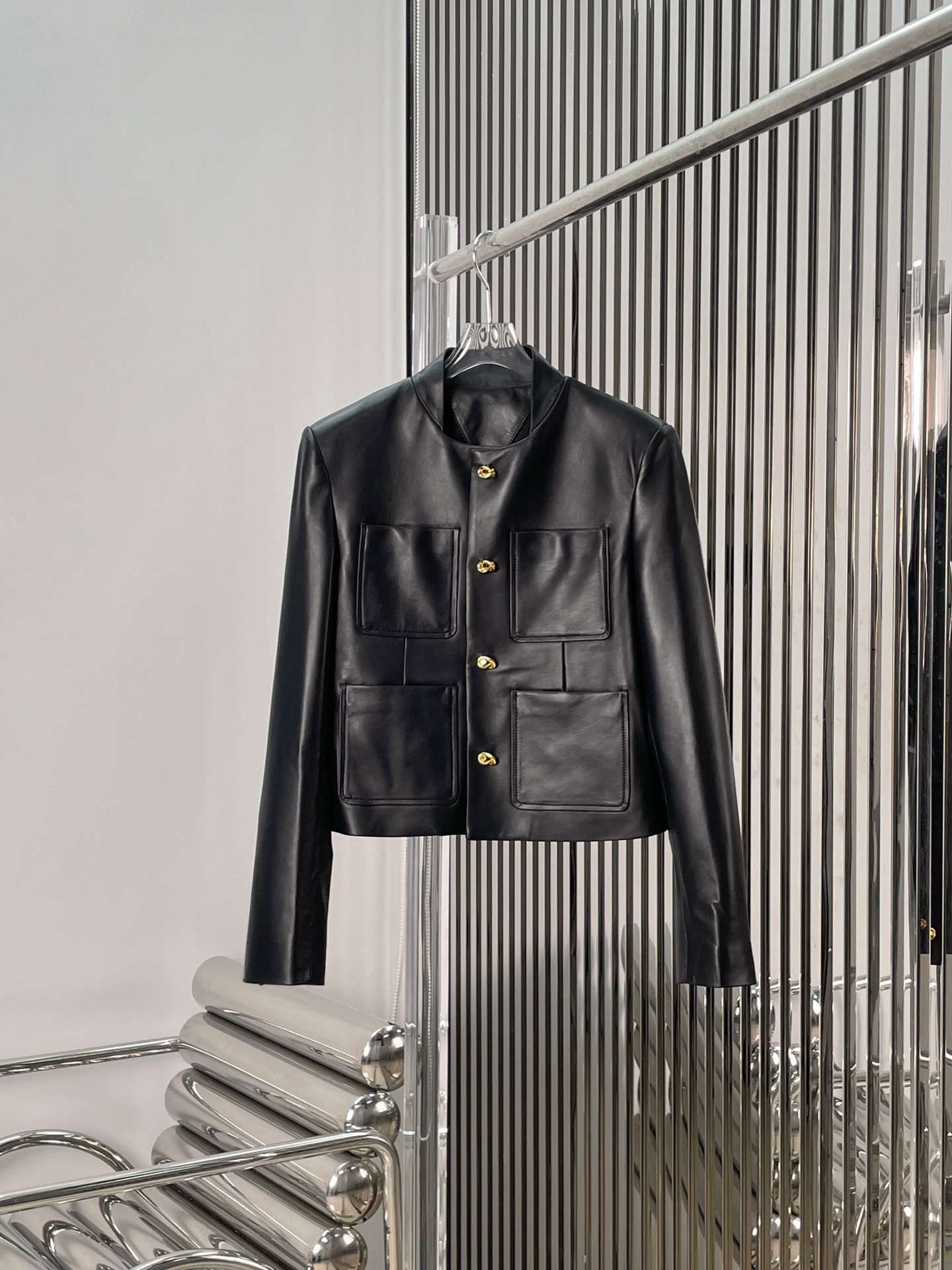 NO:665586,Comes with dust bag [love] New style [love]!  The latest BV 26NEW New Zealand imported first-layer lambskin classic leather jacket. Size SML.,,bottega veneta,leather jacket,sheepskin, 19860909配防尘袋[爱心]新款[爱心]！最新BV 26NEW 新西兰进口头层小羊皮经典皮衣.尺码SML.,,bottega veneta,leather jacket,sheepskin, ,Women's clothing