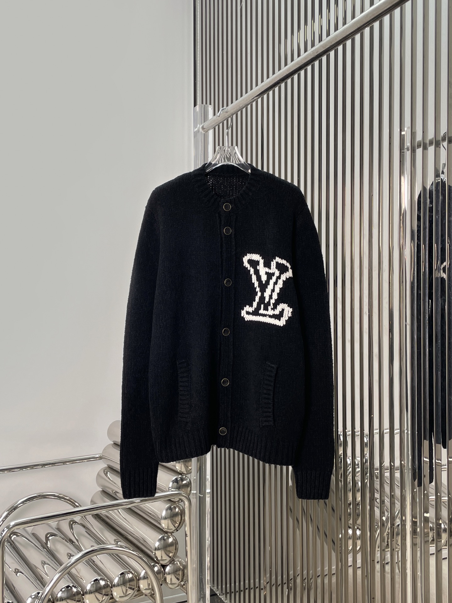 NO:666020,[Love] New style [Love]!  The latest L 26NEW wool knitted large LOGO jacquard cardigan. Size SML.P,, 19860909[爱心]新款[爱心]！最新L 26NEW 羊毛针织大LOGO提花开衫.尺码SML.P,, ,Women's clothing