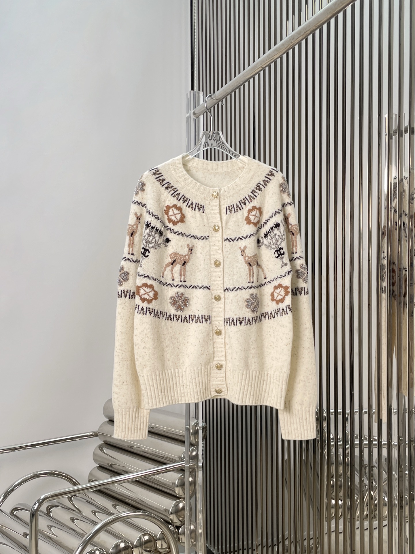 NO:666902,[Love] New style [Love]!  The latest CH 26NEW ski series Christmas cardigan. Color white, brown. Size SML.,, 19860909[爱心]新款[爱心]！最新CH 26NEW 滑雪系列圣诞开衫.颜色白、咖.尺码SML.,, ,Women's clothing