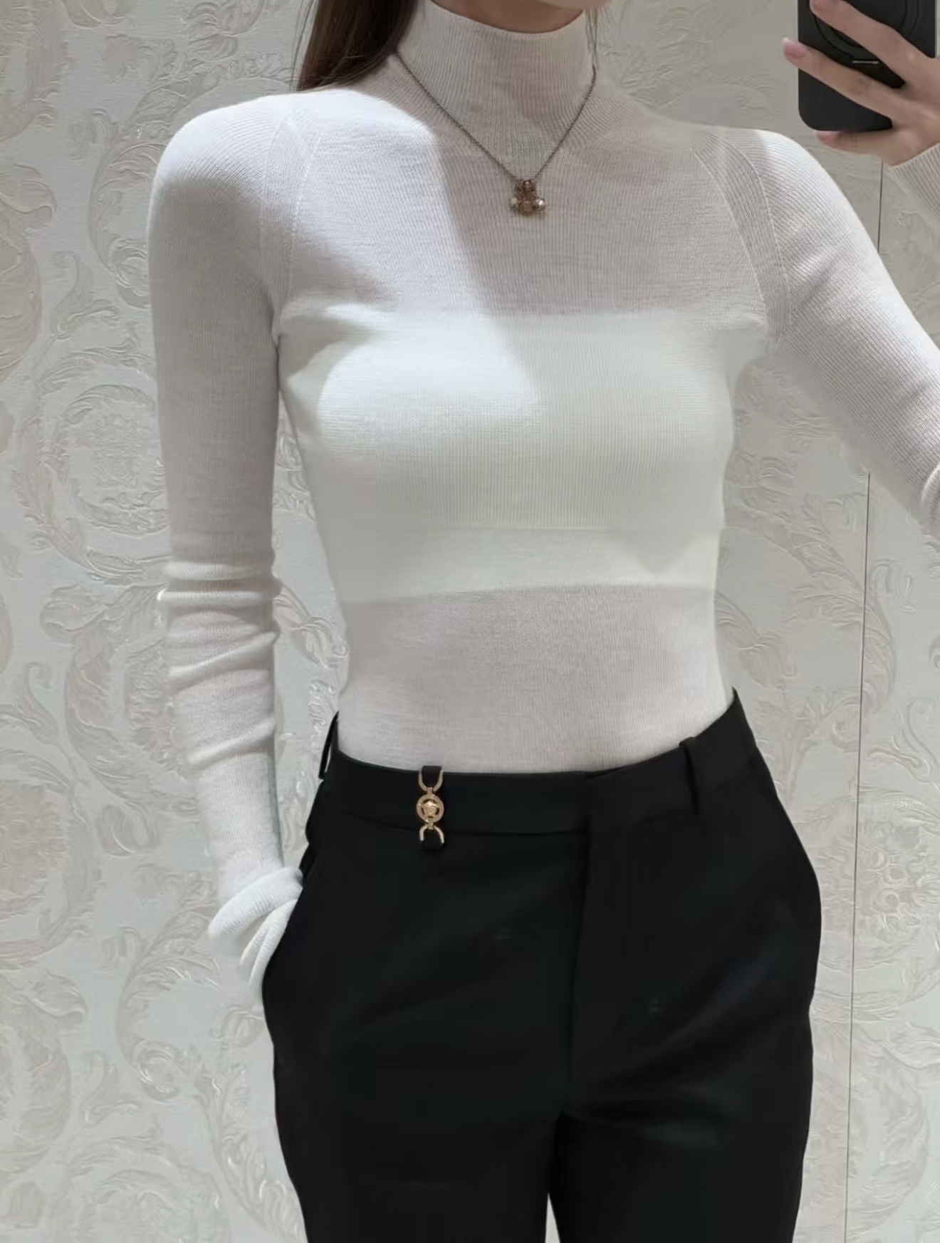 NO:666899,[Love] New style [Love]!  The latest VER 26NEW half turtleneck superfine wool bottoming shirt. Color white, black. Size SML.,, 19860909[爱心]新款[爱心]！最新VER 26NEW 半高领超细羊毛打底衫.颜色白、黑.尺码SML.,, ,Women's clothing