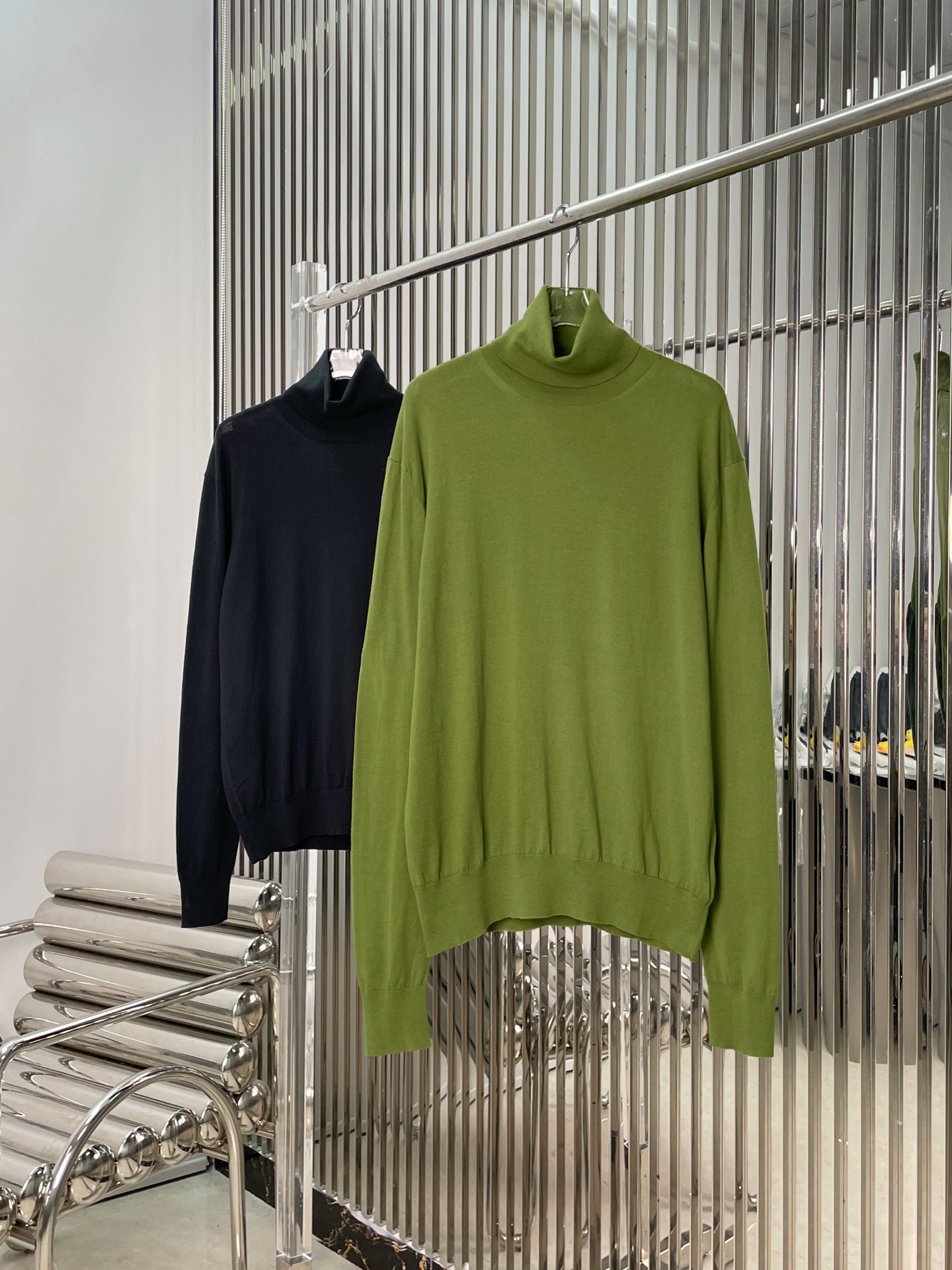 NO:683077,[Love] New style [Love]!  The latest SLP 26NEW turtleneck bottoming sweater. Colors are green and black. Sizes are SML, loro piana,19860909[爱心]新款[爱心]！最新SLP 26NEW 高领打底针织衫.颜色绿、黑.尺码SML,,loro piana,,Women's clothing