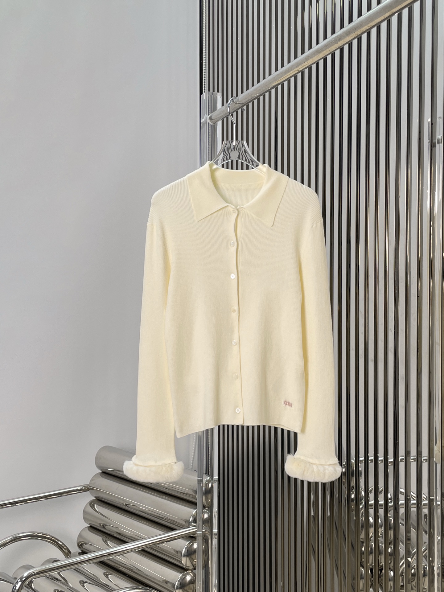 NO:683079,[Love] New style [Love]!  The latest FD 26NEW plush detachable cuffs knitted lapel cardigan. Size SML.P,,19860909[爱心]新款[爱心]！最新FD 26NEW 毛毛可拆卸袖口针织翻领开衫.尺码SML.P,,,Women's clothing