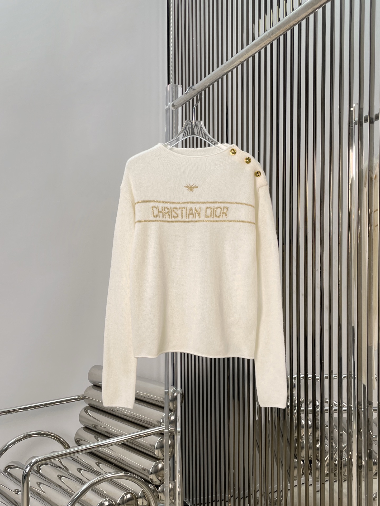 NO:683090,[Love] New style [Love]!  The latest D 26NEW bee letter jacquard knitted long-sleeved top. Size SML,,19860909[爱心]新款[爱心]！最新D 26NEW 蜜蜂字母提花针织长袖上衣.尺码SML,,,Women's clothing