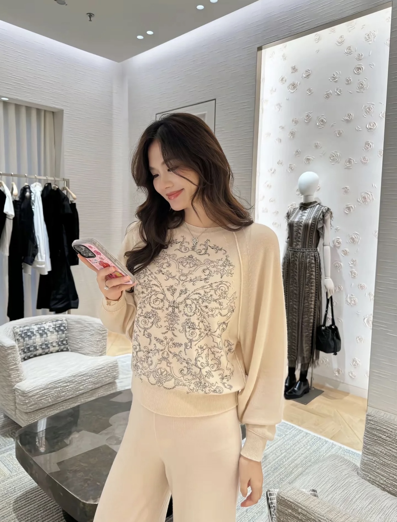 NO:683107,[Love] New style [Love]!  The latest D 26NEW embroidered totem knitted long-sleeved top. Size SML,,19860909[爱心]新款[爱心]！最新D 26NEW 刺绣图腾针织长袖上衣.尺码SML,,,Women's clothing
