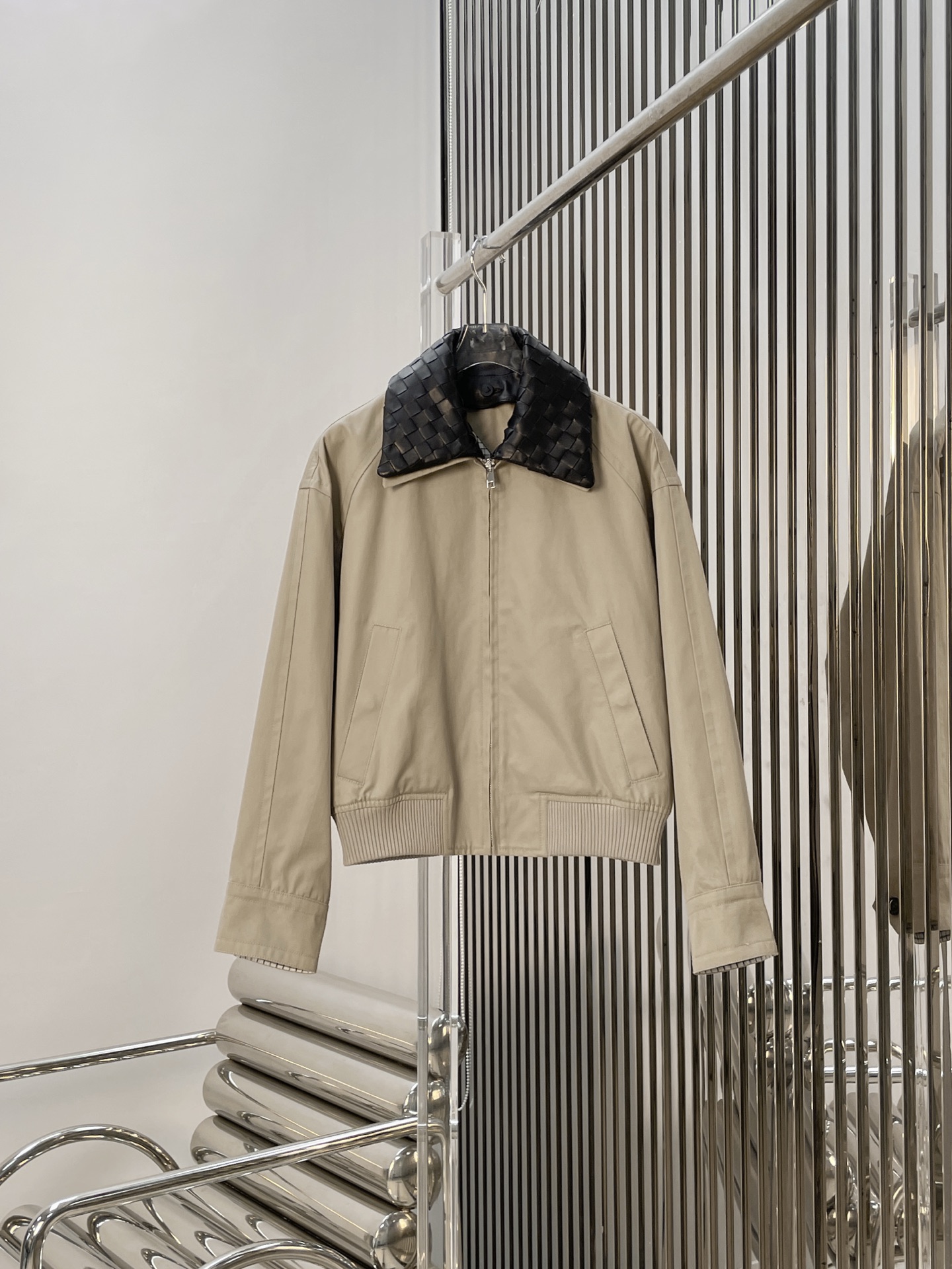 NO:684667,[Women's model. Men's model love heart] New style [love heart]!  The latest BV 26NEW sheepskin woven detachable collar women's fitted jacket. Size SML..,,bottega veneta,jackets & coats,sheepskin,19860909[女款.男款爱心]新款[爱心]！最新BV 26NEW 羊皮编织可拆卸领女款合身版型夹克.尺码SML..,,bottega veneta,jackets & coats,sheepskin,,Women's clothing