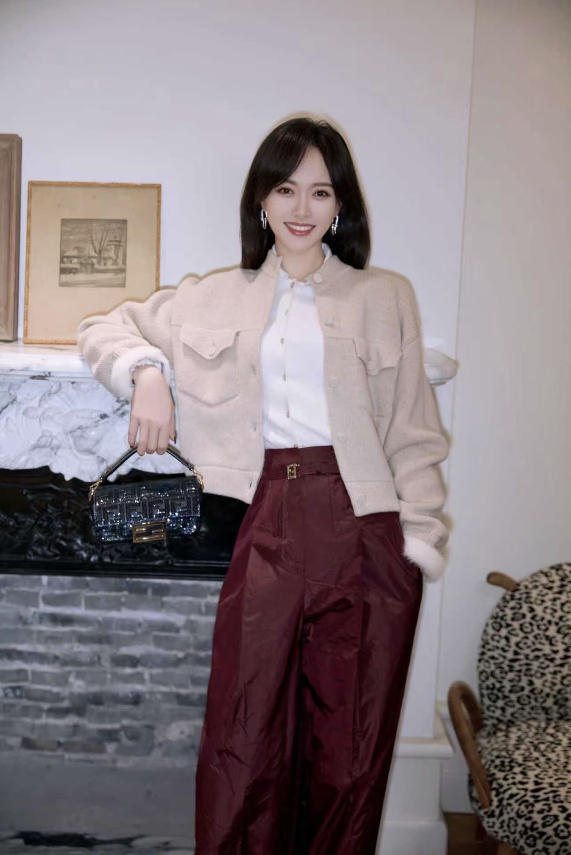 NO:684638,[Love] New style [Love]!  The latest FD 26NEW 100 wool old money style cardigan. Color apricot, blue. Size SML.P,,19860909[爱心]新款[爱心]！最新FD 26NEW 100羊毛老钱风开衫.颜色杏色、蓝色.尺码SML.P,,,Women's clothing