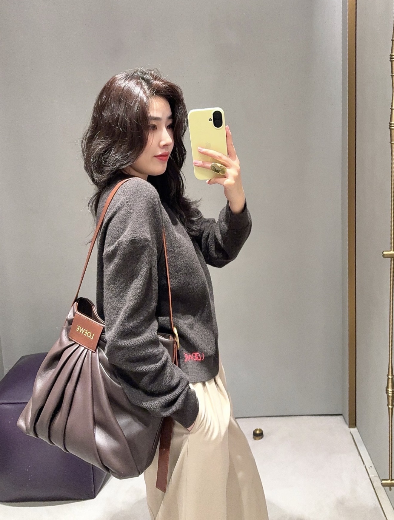 NO:686109,[Love] New style [Love]!  The latest LOE 26NEW V-neck letter jacquard sweater. Size SML.,,loewe,sweaters,19860909[爱心]新款[爱心]！最新LOE 26NEW V领字母提花毛衣.尺码SML.,,loewe,sweaters,,Women's clothing