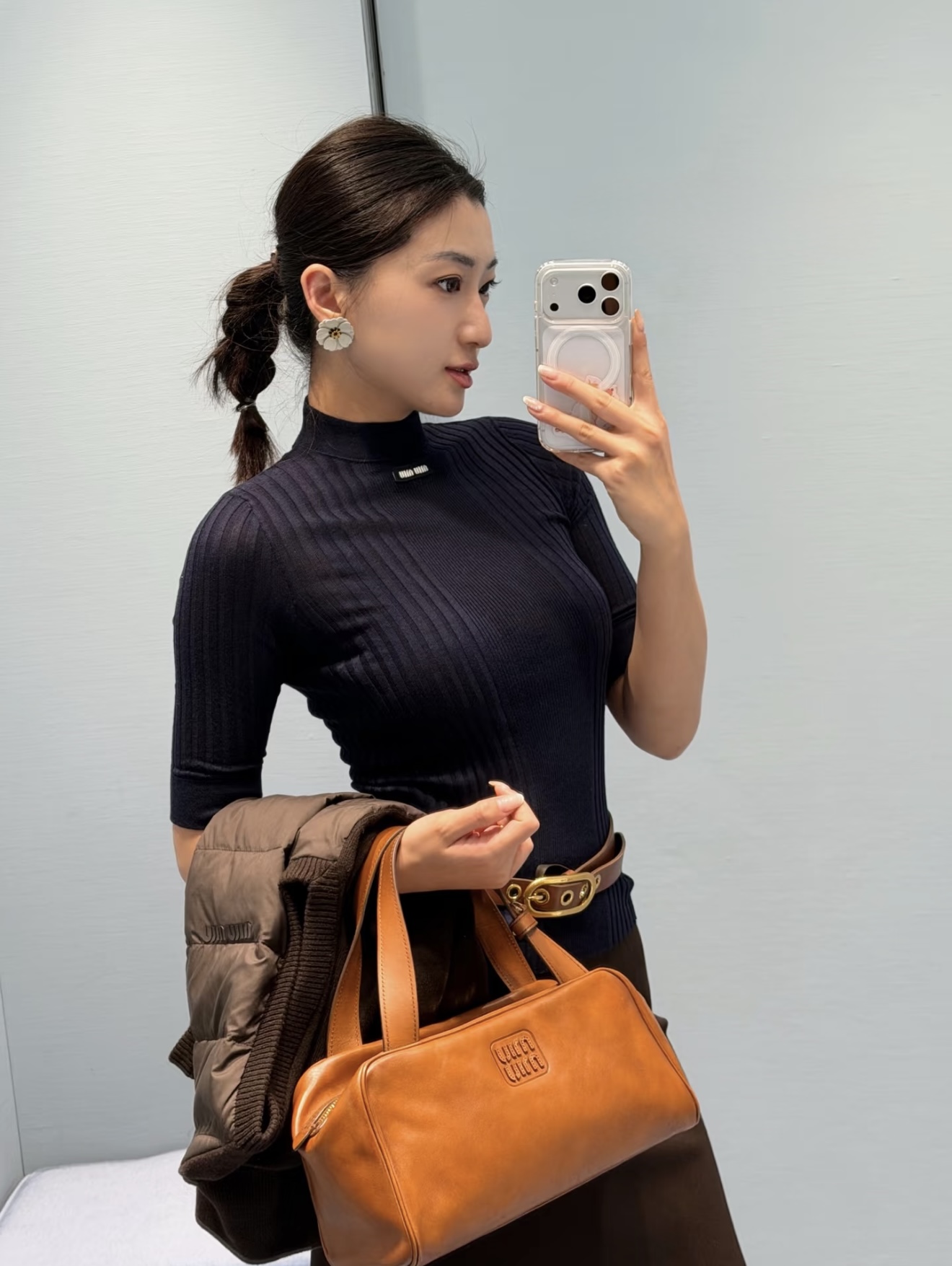 NO:686118,[Love] New style [Love]!  The latest MIU 26NEW half turtleneck letter jacquard knitted short-sleeved top. Size SML,,miumiu,T-shirt,19860909[爱心]新款[爱心]！最新MIU 26NEW 半高领字母提花针织短袖上衣.尺码SML,,miumiu,T-shirt,,Women's clothing