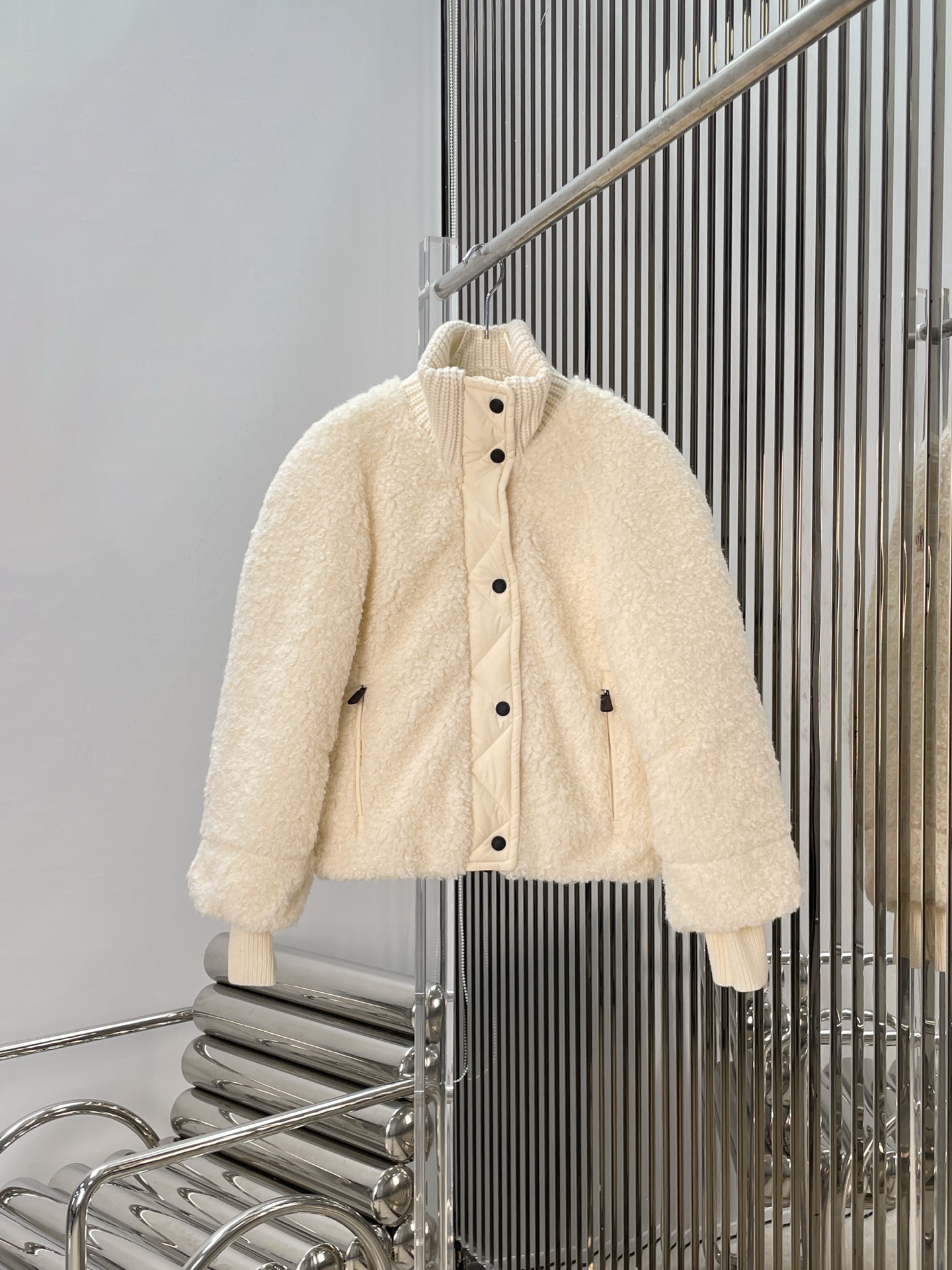 NO:686434,[With dust bag and love heart] New style [love heart]!  The latest MON 26NEW lamb wool ski series down jacket. Size SML, down jacket,19860909[配防尘袋爱心]新款[爱心]！最新MON 26NEW 羊羔毛滑雪系列羽绒服.尺码SML,,down jacket,,Women's clothing