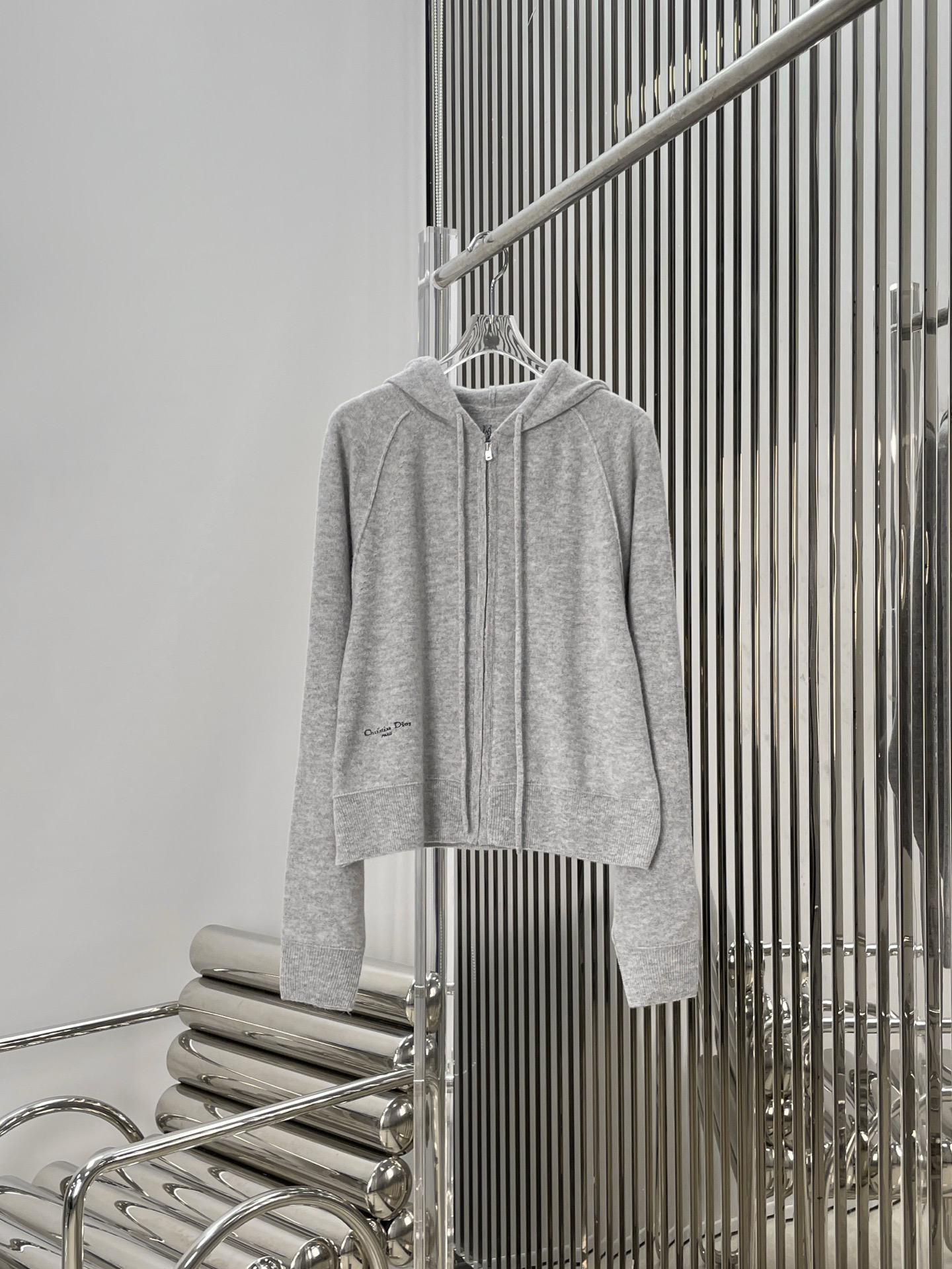 NO:686785,[Love] New style [Love]!  The latest D 26NEW hooded knitted jacket with embroidery on the back. Size SML.,,jackets & coats,hats,19860909[爱心]新款[爱心]！最新D 26NEW 背部刺绣连帽针织外套.尺码SML.,,jackets & coats,hats,,Women's clothing