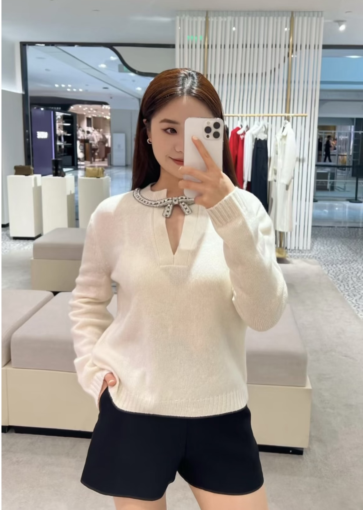 NO:686792,[Love] New style [Love]!  The latest VA 25NEW handmade diamond bow knitted sweater. Size SML.,,19860909[爱心]新款[爱心]！最新VA 25NEW 手工镶钻蝴蝶结针织衫.尺码SML.,,,Women's clothing