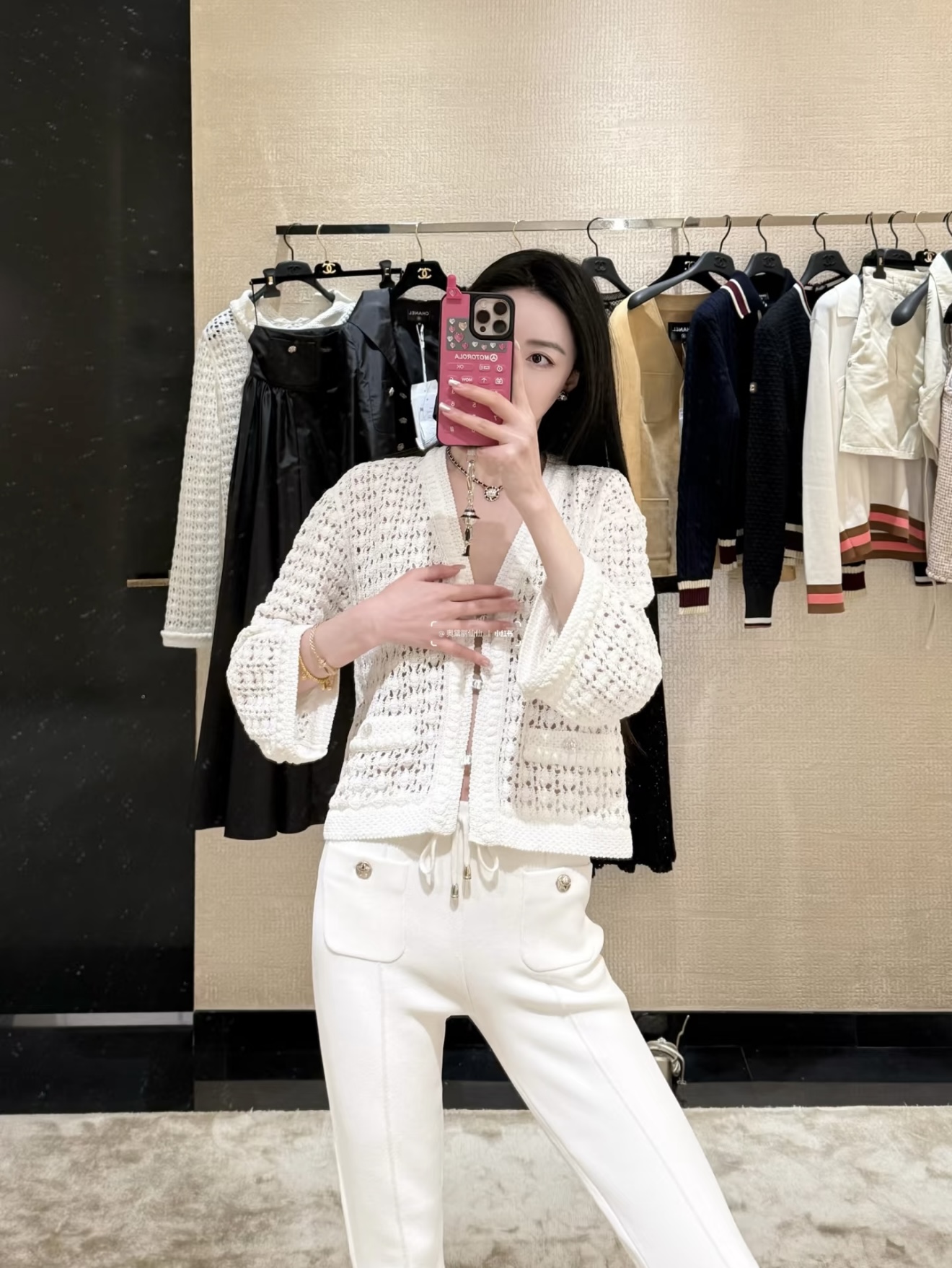 NO:686800,[Love] New style [Love]!  The latest CH 26NEW double C button hollow knitted cardigan. Color black, white. Size SML.P,,19860909[爱心]新款[爱心]！最新CH 26NEW 双C纽扣镂空针织开衫.颜色黑、白.尺码SML.P,,,Women's clothing