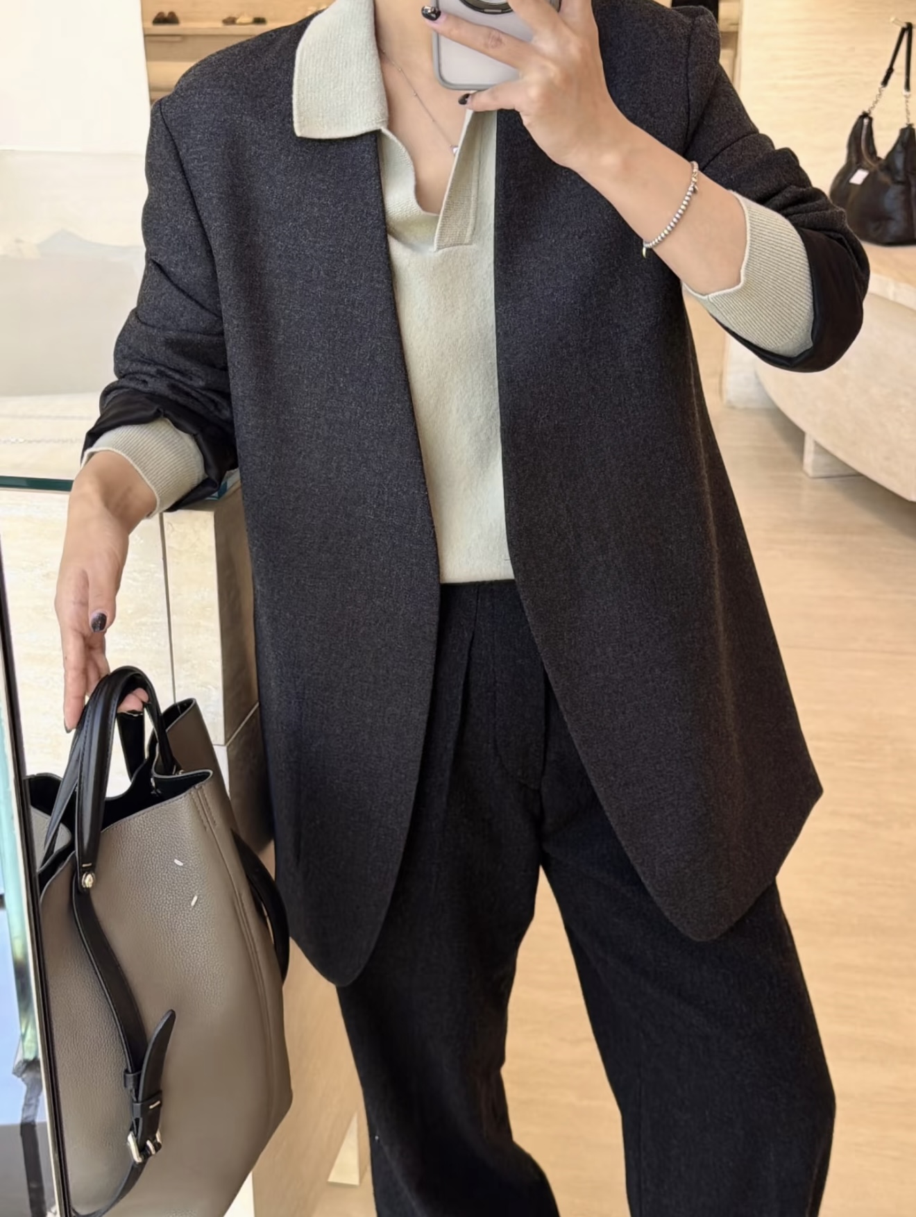 NO:776100,New style!  The latest MM 26NEW woolen wool flannel minimalist classic suit. Size SML.., women's clothing, business suit,19860909新款！最新MM 26NEW 粗纺羊毛法兰绒极简经典西装.尺码SML..,女装,business suit,,Women's clothing