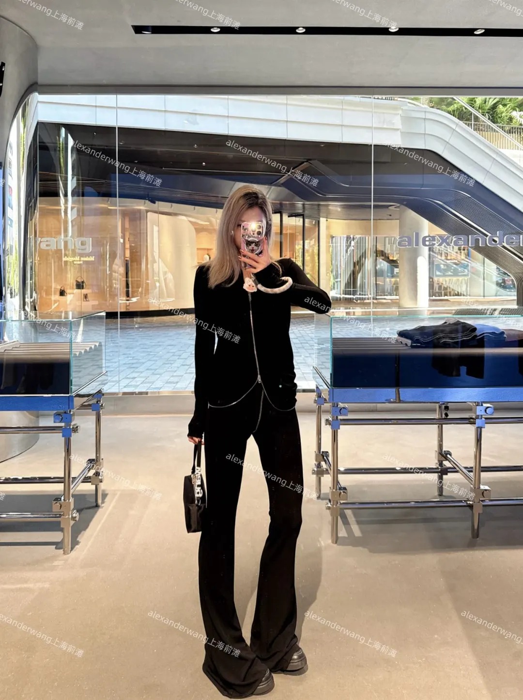 NO:687371,[Top. Pants. Love] New style [Love]!  The latest AW 26NEW Paperman heavyweight rayon zipper top + zipper trousers. Size SML.,,19860909[上衣.长裤.爱心]新款[爱心]！最新AW 26NEW 纸片人重磅人丝拉链上衣+拉链长裤.尺码SML.,,,Women's clothing