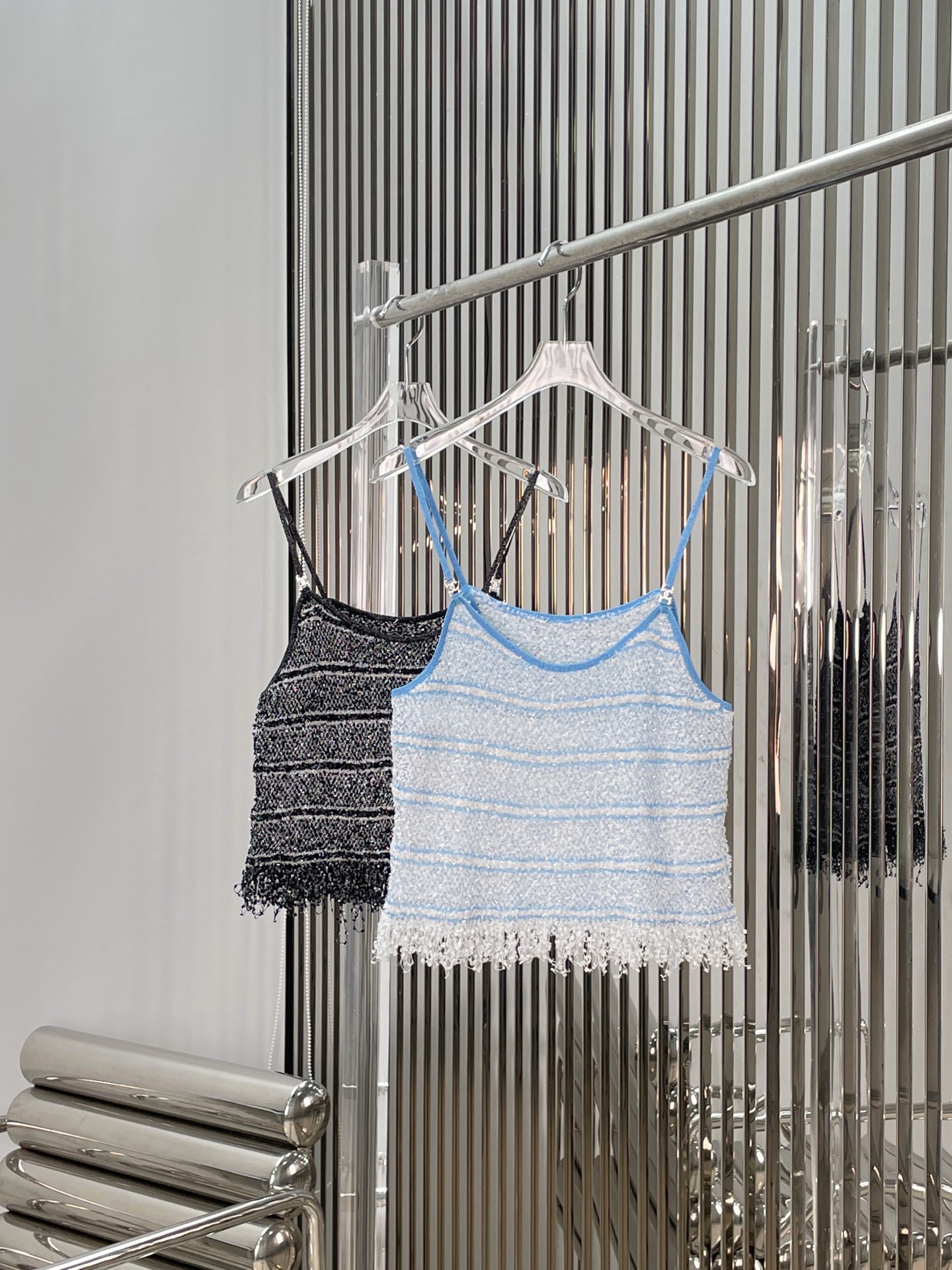 NO:695431,[Love] New style [Love]!  The latest CH 26NEW double C knitted sling from the handicraft workshop. Color blue, black. Size SML.,,19860909[爱心]新款[爱心]！最新CH 26NEW 手工坊双C针织吊带.颜色蓝、黑.尺码SML.,,,Women's clothing