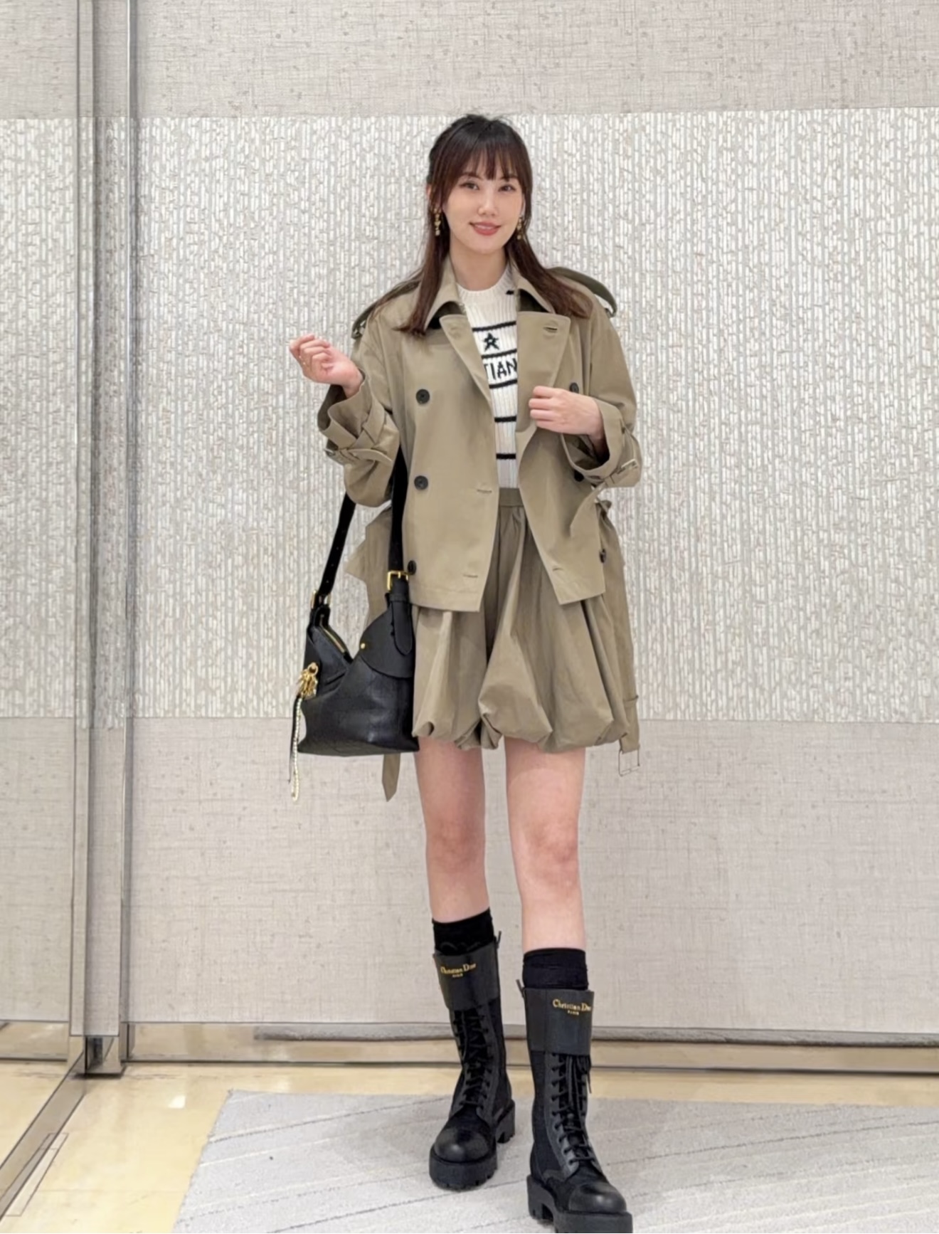 NO:695406,[Love] New style [Love]!  The latest D 26NEW bee embroidery waist belt short windbreaker. Size SML.P,,19860909[爱心]新款[爱心]！最新D 26NEW 蜜蜂刺绣收腰腰带短款风衣.尺码SML.P,,,Women's clothing