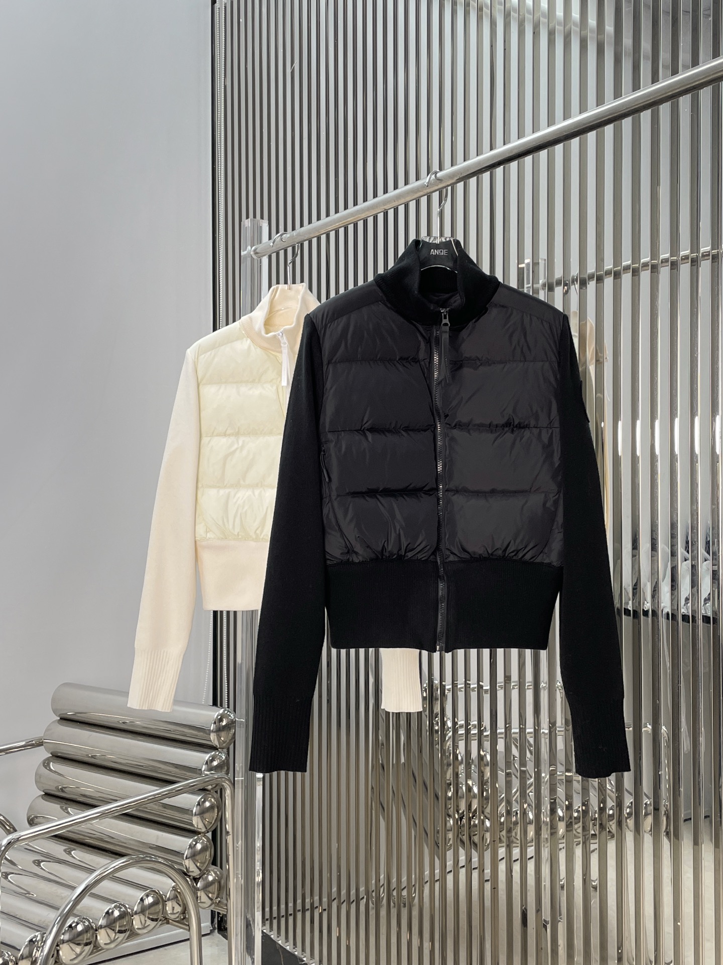 NO:695366,Comes with dust bag [love] New style [love]!  The latest Big Goose 26NEW wool knitted patchwork down jacket. Color black and white. Size SML.,,down jacket,19860909配防尘袋[爱心]新款[爱心]！最新大鹅 26NEW 羊毛针织拼接羽绒服.颜色黑、白.尺码SML.,,down jacket,,Women's clothing