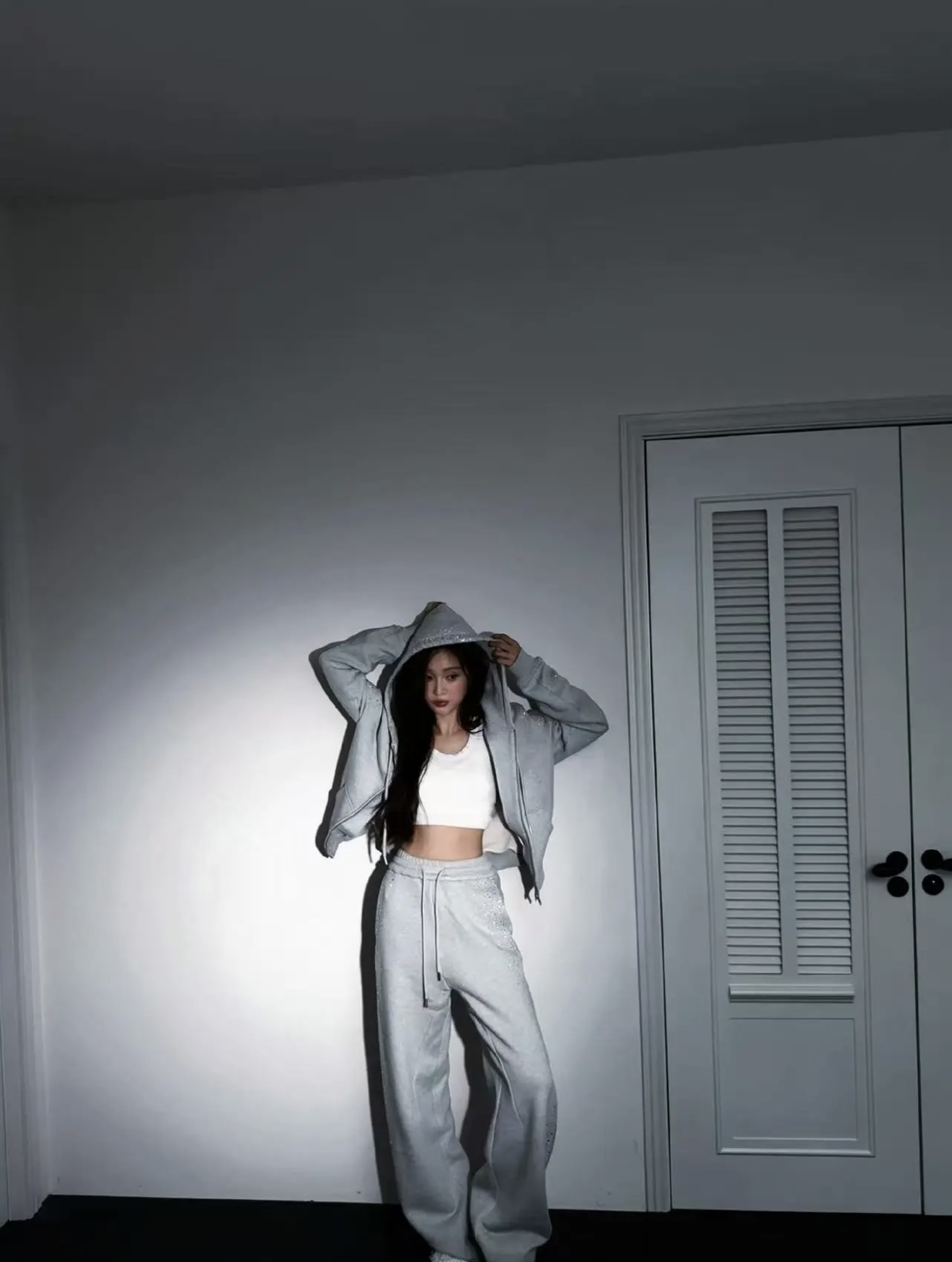 NO:695385,Sweatshirt. Sweatpants. [Love] New style [Love]!  The latest ANN 26NEW flash diamond hooded sweatshirt + sweatpants. Size SML.,,hoodie,sweatshirts,hats,19860909卫衣.卫裤.[爱心]新款[爱心]！最新ANN 26NEW 闪钻烫钻连帽卫衣+卫裤.尺码SML.,,hoodie,sweatshirts,hats,,Women's clothing