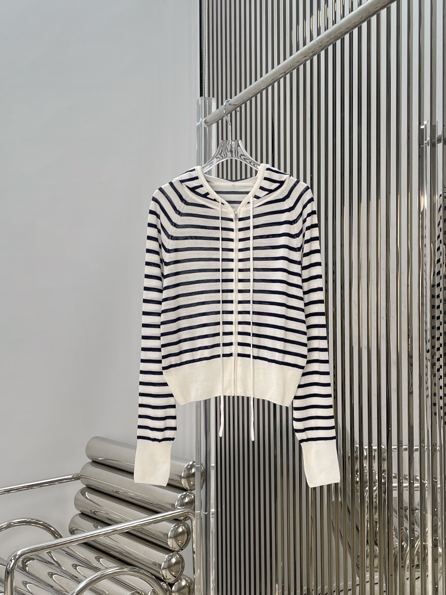 NO:697022,[Love] New style [Love]!  The latest PR 26NEW striped letter hooded sweater. Size SML.,,hats,19860909[爱心]新款[爱心]！最新PR 26NEW 条纹字母连帽针织衫.尺码SML.,,hats,,Women's clothing