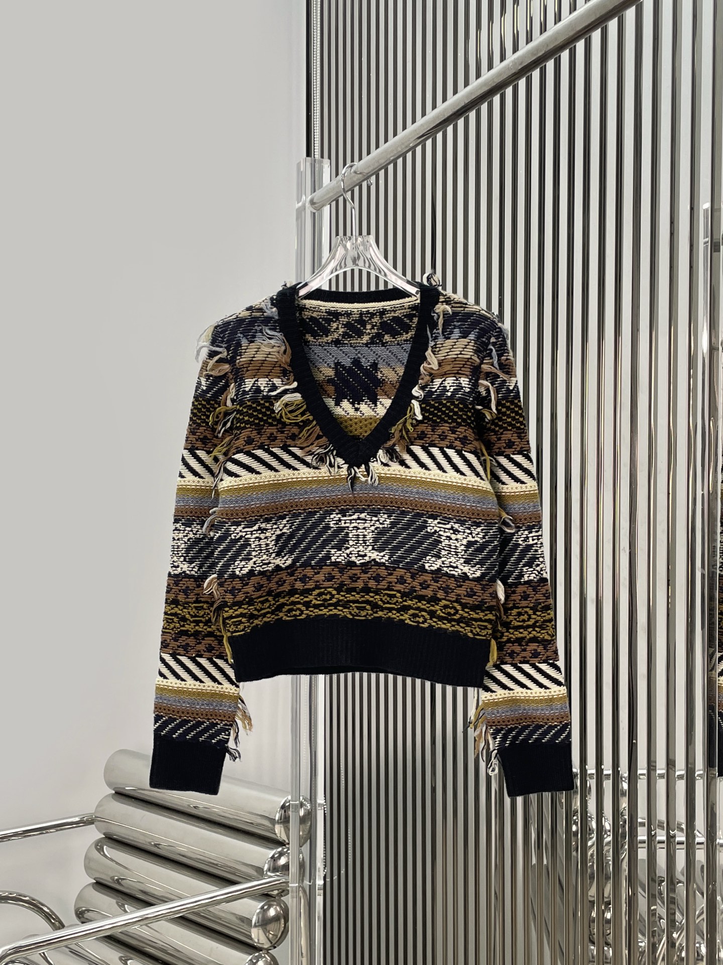 NO:697046,[Love] New style [Love]!  The latest CE 26NEW Arc de Triomphe jacquard fringed V-neck long-sleeved sweater. Size SML.P,,sweaters,19860909[爱心]新款[爱心]！最新CE 26NEW 凯旋门提花流苏V领长袖毛衣.尺码SML.P,,sweaters,,Women's clothing