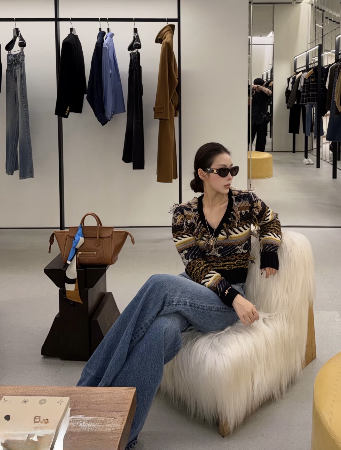 NO:697021,[Love] New style [Love]!  The latest CE 26NEW Arc de Triomphe jacquard fringed V-neck long-sleeved sweater. Size SML.,,sweaters,19860909[爱心]新款[爱心]！最新CE 26NEW 凯旋门提花流苏V领长袖毛衣.尺码SML.,,sweaters,,Women's clothing