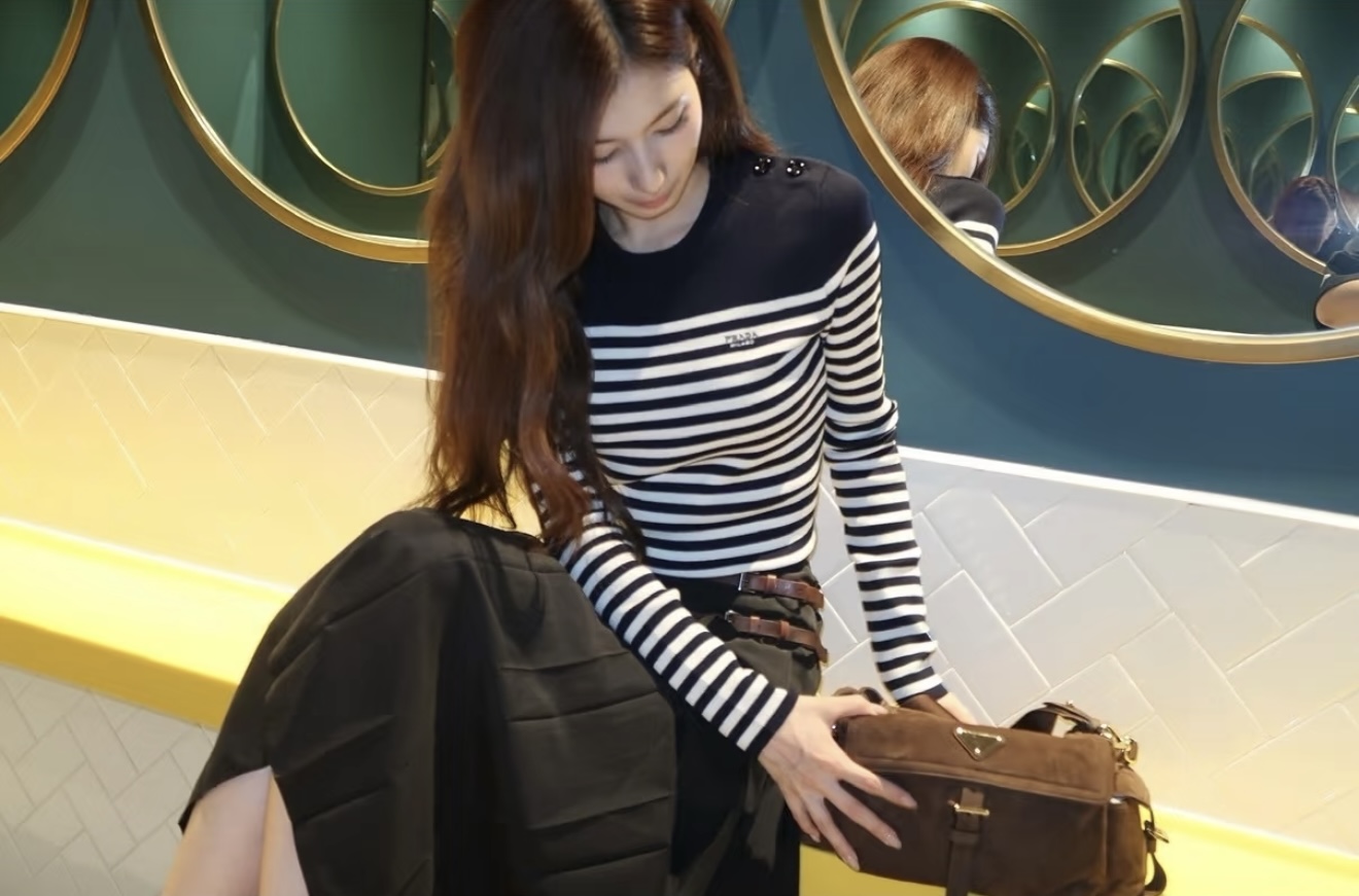 NO:697023,[Love] New style [Love]!  The latest MIU 26NEW letter jacquard striped long-sleeved sweater. Size SML.,,miumiu,19860909[爱心]新款[爱心]！最新MIU 26NEW 字母提花条纹长袖针织衫.尺码SML.,,miumiu,,Women's clothing