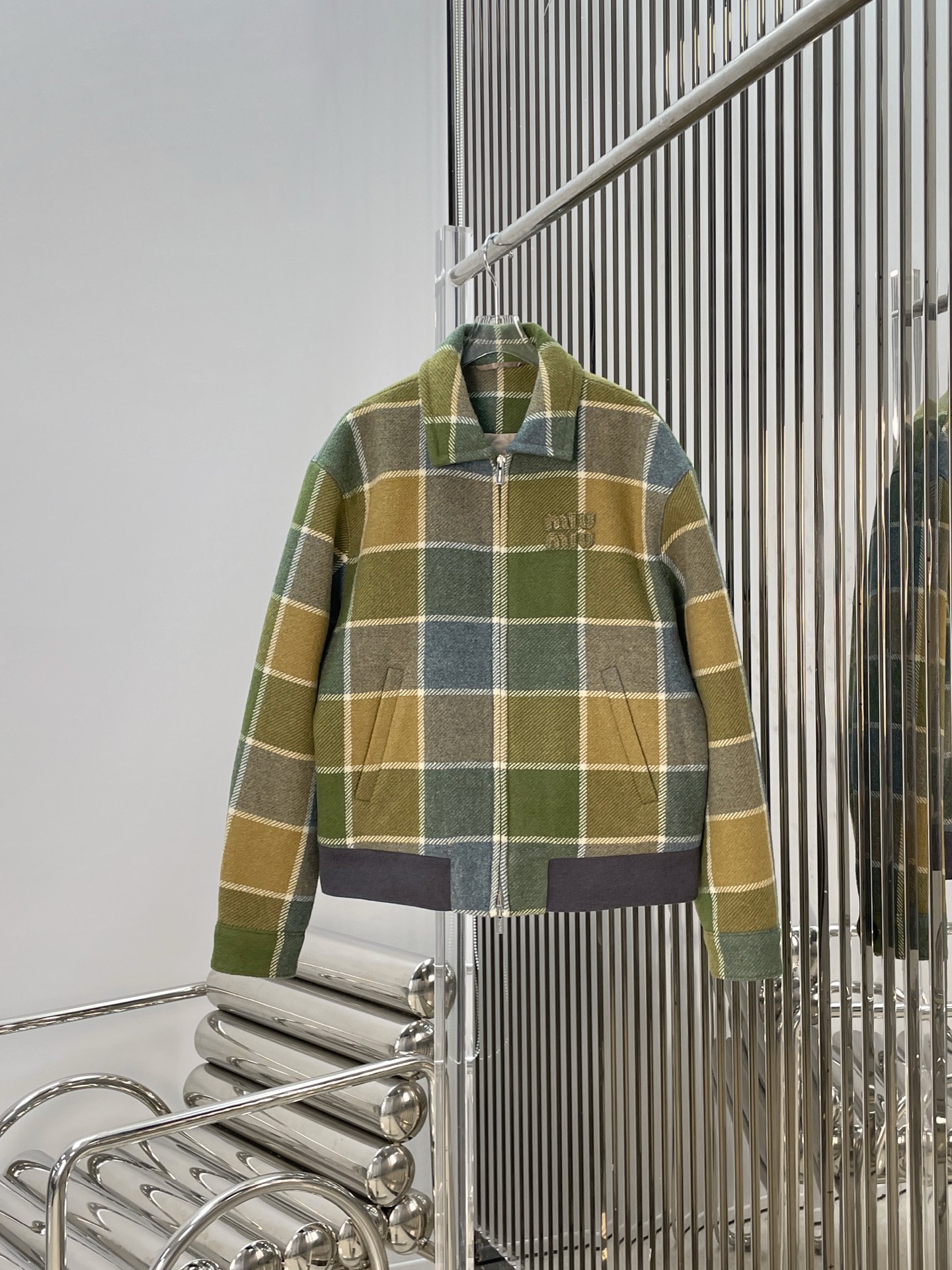 NO:697462,[Love] New style [Love]!  The latest MIU 26NEW yarn-dyed gradient woolen jacket + skirt. Size SML. Outer,,miumiu,skirts,jackets & coats,19860909[爱心]新款[爱心]！最新MIU 26NEW 色织渐变羊毛呢外套+半裙.尺码SML.外,,miumiu,skirts,jackets & coats,,Women's clothing