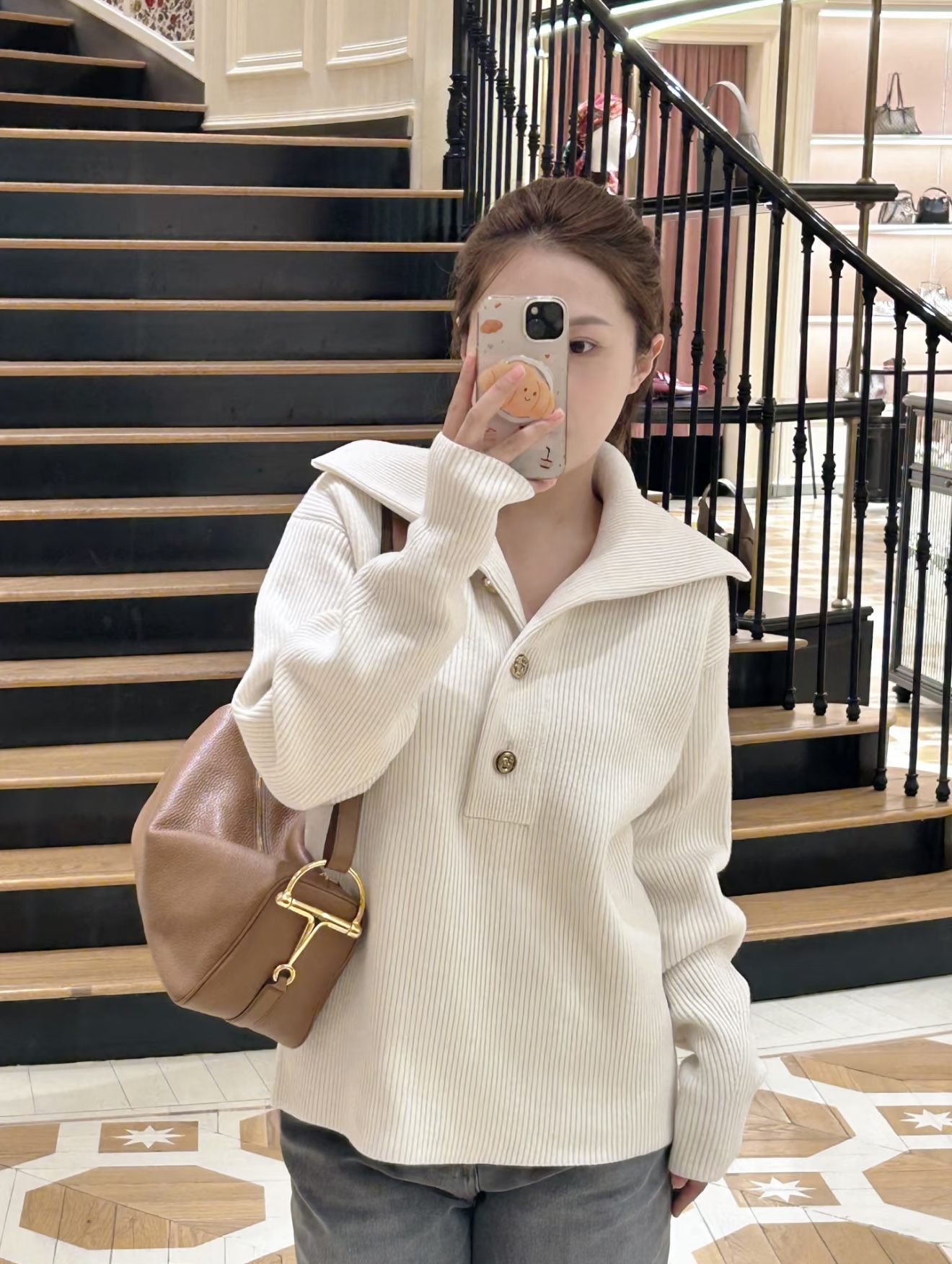 NO:697456,[Love] New style [Love]!  The latest GUCC 26NEW large lapel knitted long-sleeved jacket. Size SML.P,,gucci,jackets & coats,19860909[爱心]新款[爱心]！最新GUCC 26NEW 大翻领针织长袖外套.尺码SML.P,,gucci,jackets & coats,,Women's clothing