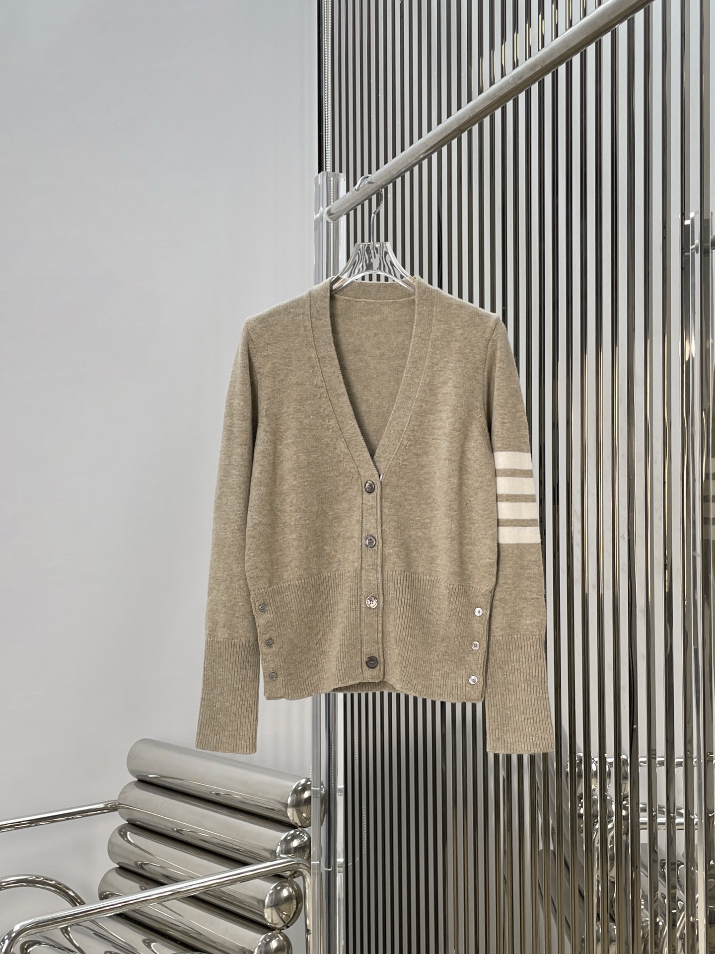 NO:708307,[Love] New style [Love]!  The latest TB 26NEW Maillard color classic knitted cardigan. Size SML,,19860909[爱心]新款[爱心]！最新TB 26NEW 美拉德色系经典款针织开衫.尺码SML,,,Women's clothing