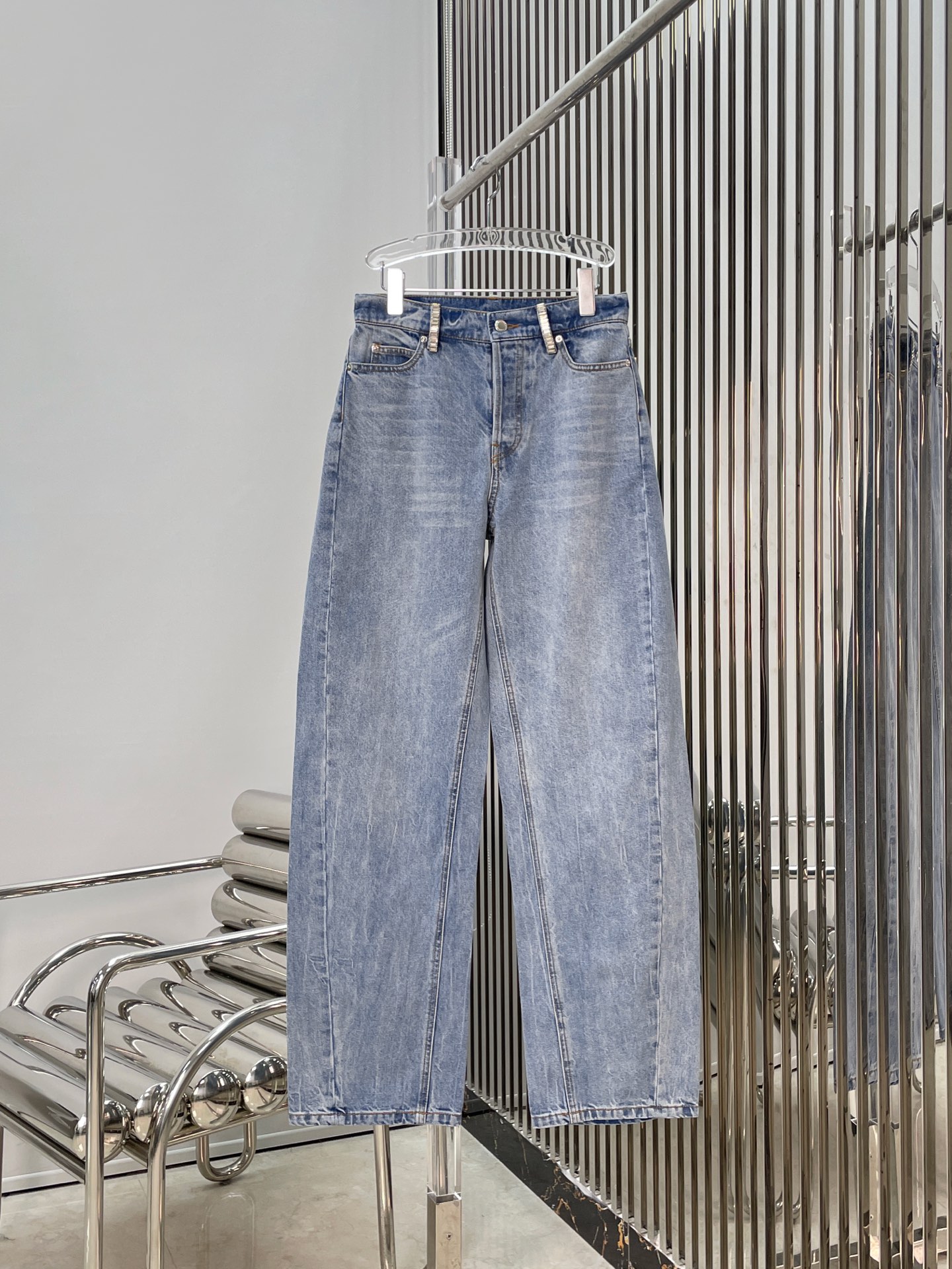 NO:958241,[Love] New style [Love]!  The latest AW 26NEW rhinestone decorated washed denim jeans. Size SML. .,,jeans,19860909[爱心]新款[爱心]！最新AW 26NEW 水钻装饰洗水牛仔牛仔裤.尺码SML. .,,jeans,,Women's clothing