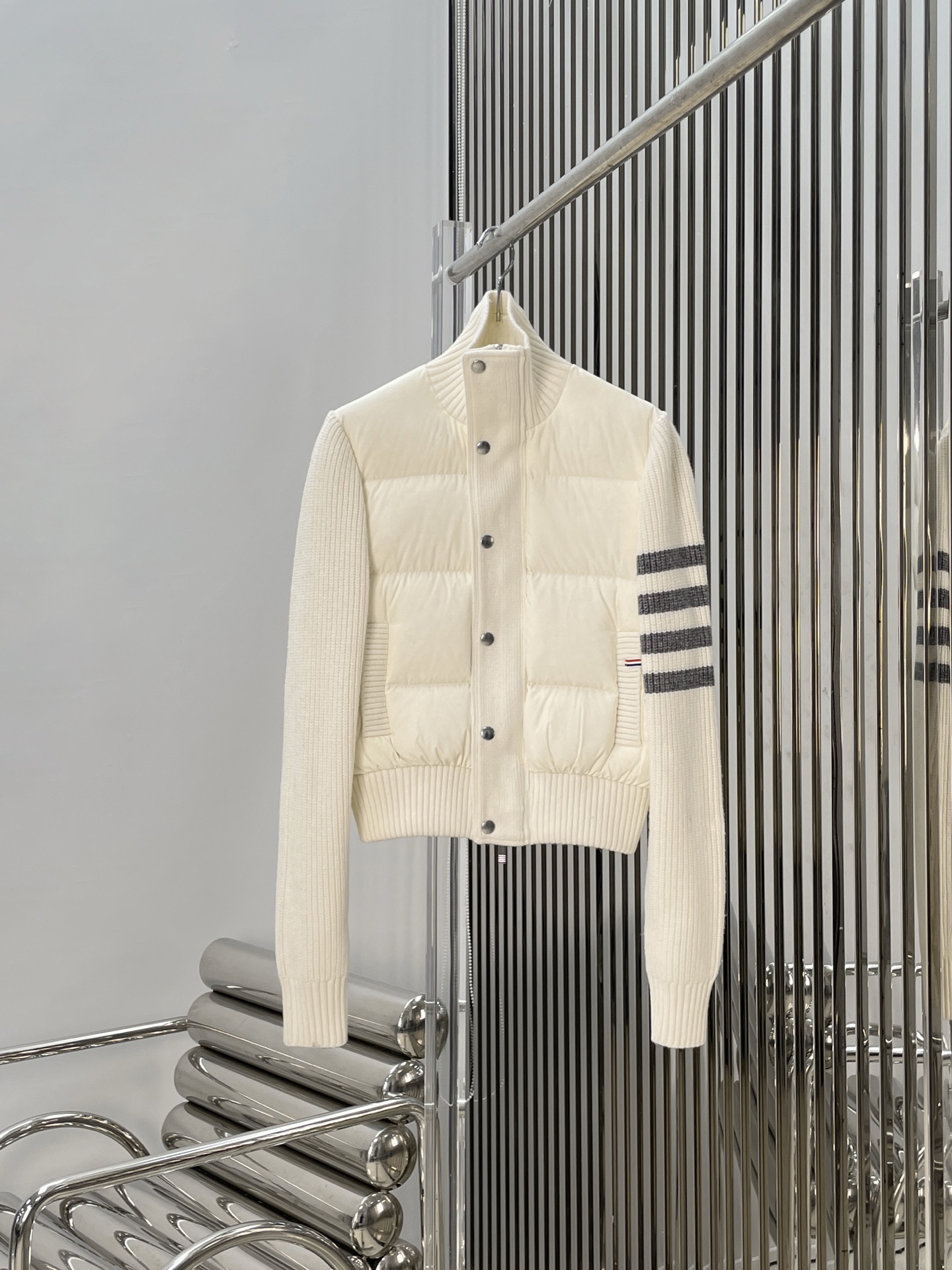 NO:708320,Comes with dust bag [love] New style [love]!  The latest TB 26NEW wool spliced ​​goose down jacket. Size SML.,,down jacket,19860909配防尘袋[爱心]新款[爱心]！最新TB 26NEW 羊毛拼接鹅绒羽绒服.尺码SML.,,down jacket,,Women's clothing