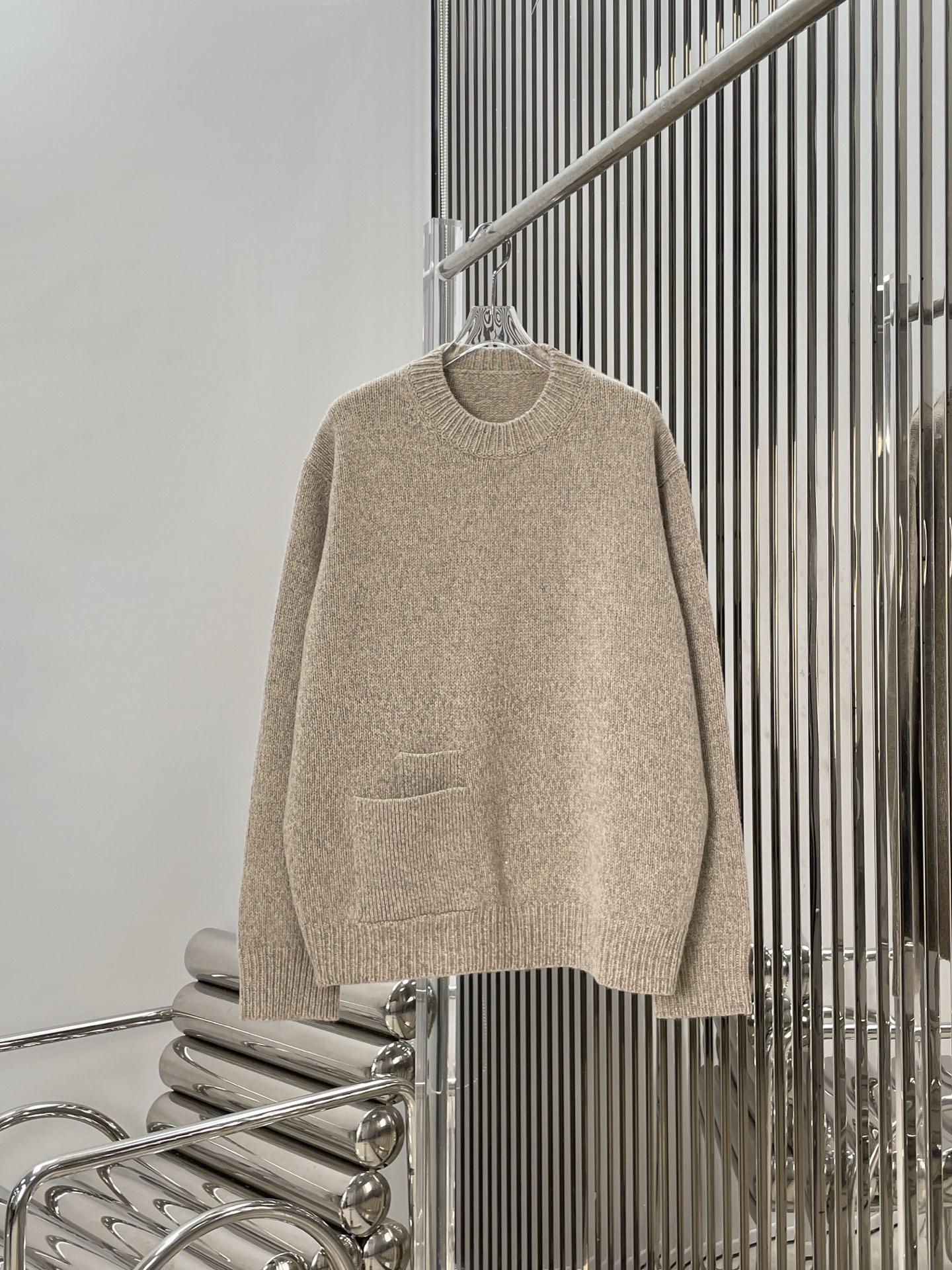 NO:709282,[Love] New style [Love]!  The latest THE R 26NEW wool cashmere minimalist style relaxed sweater with pocket decoration. Size SML.P,,sweaters,19860909[爱心]新款[爱心]！最新THE R 26NEW 羊毛羊绒极简风口袋装饰松弛感毛衣.尺码SML.P,,sweaters,,Women's clothing