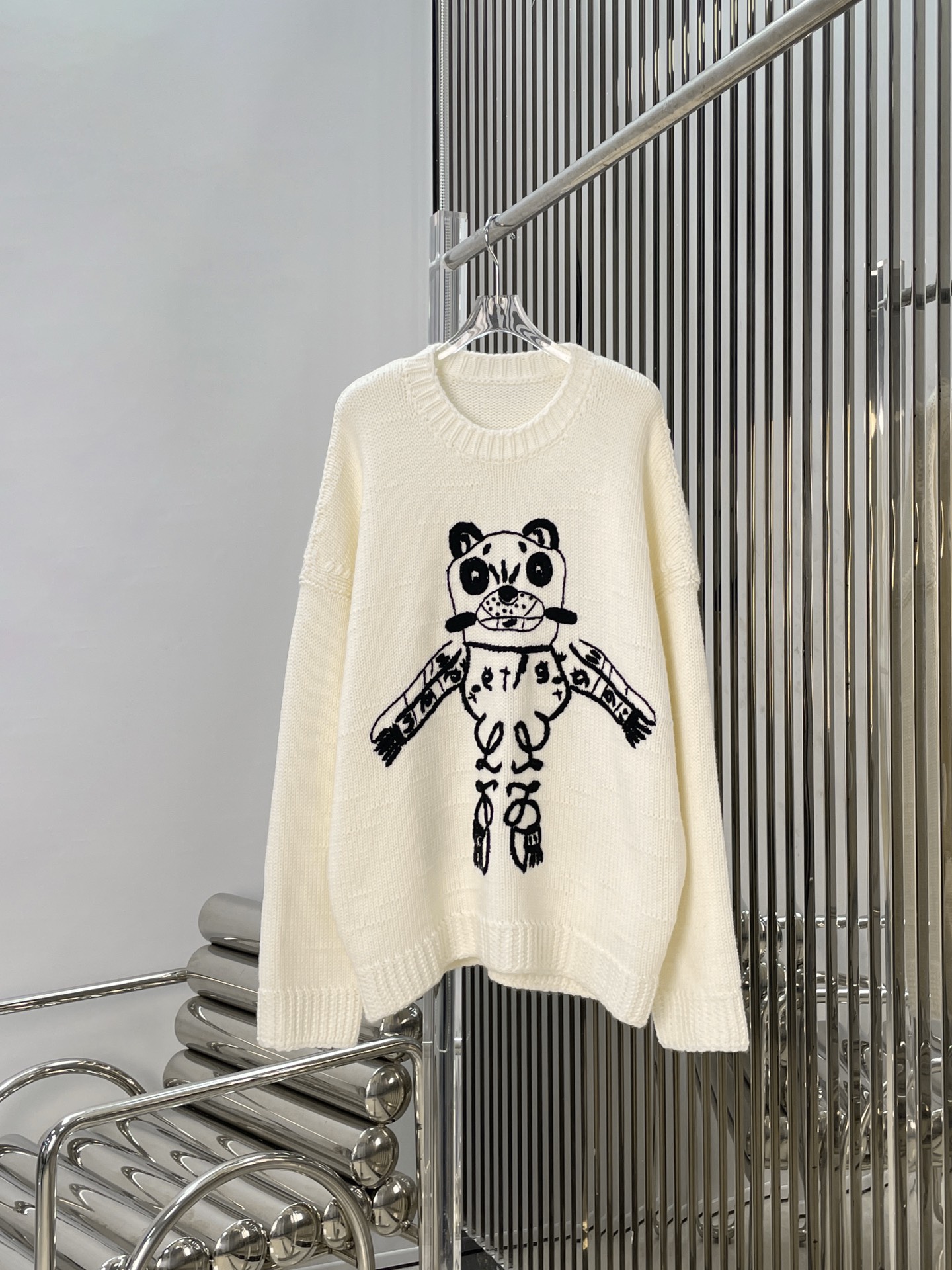 NO:709269,[Love] New style [Love]!  The latest LOE 26NEW panda co-branded wool sweater. Size SML.,,loewe,sweaters,19860909[爱心]新款[爱心]！最新LOE 26NEW 熊猫联名款羊毛毛衣.尺码SML.,,loewe,sweaters,,Women's clothing