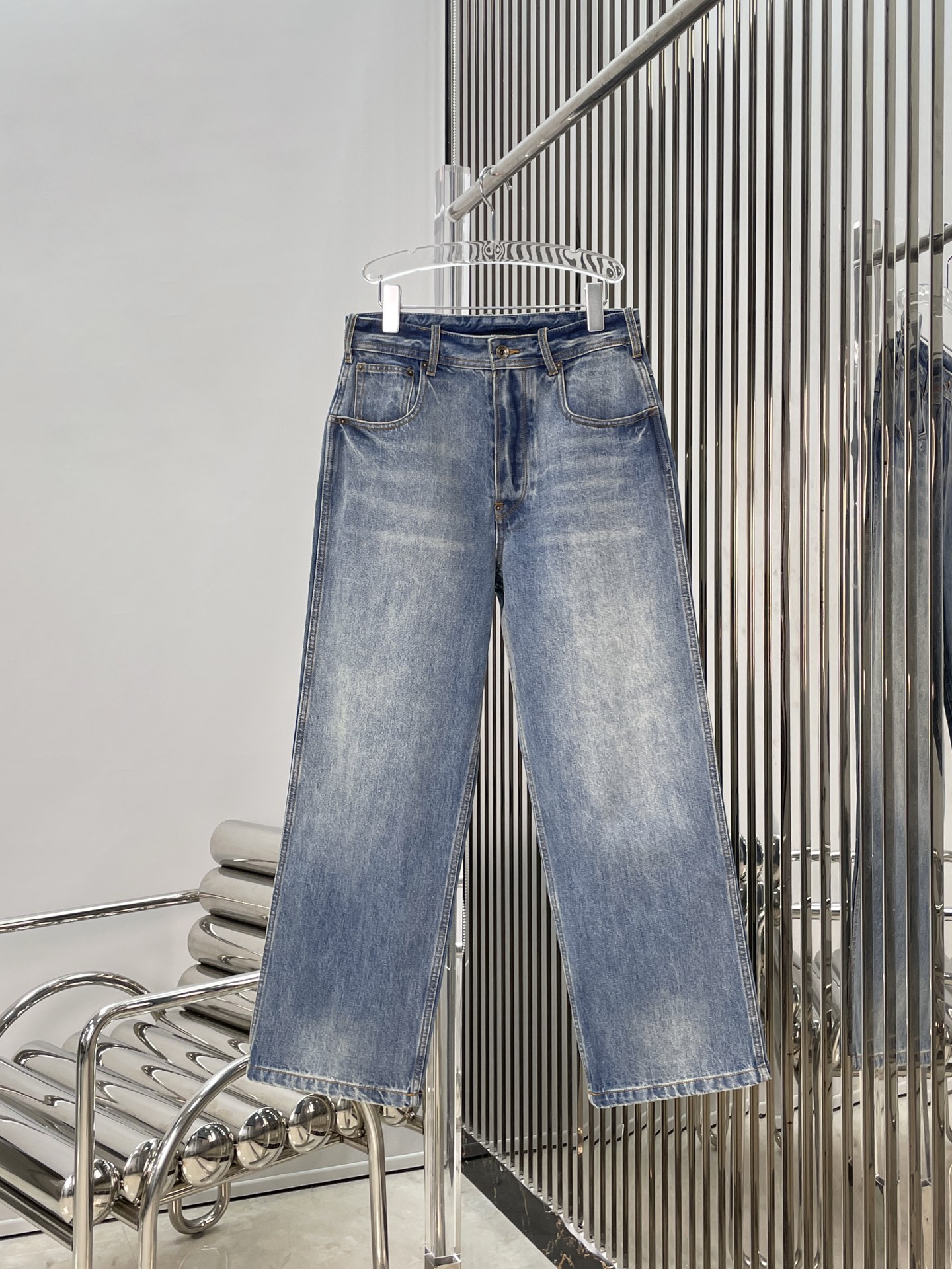 NO:729932,[Love] New style [Love]!  The latest MM 26NEW minimalist style waist-cinching belt tapered-leg jeans. Size SML.P,,jeans,19860909[爱心]新款[爱心]！最新MM 26NEW 极简风后腰收腰腰带锥脚牛仔裤.尺码SML.P,,jeans,,Women's clothing