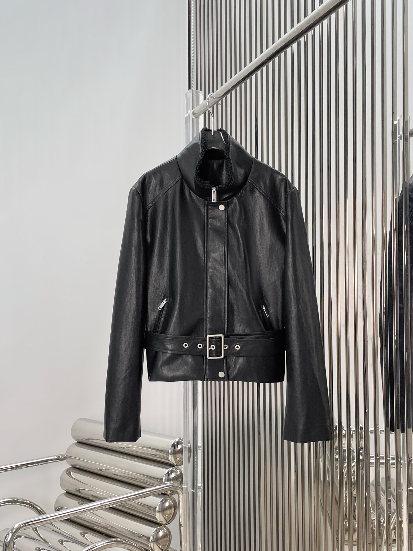 NO:729918,[Love] New style [Love]!  The latest ANN 26NEW belted polar fleece lapel leather jacket + cargo pocket skirt. Size SML. Outer, skirts, leather jacket,19860909[爱心]新款[爱心]！最新ANN 26NEW 腰带摇粒绒翻领皮衣+工装口袋半裙.尺码SML.外,,skirts,leather jacket,,Women's clothing