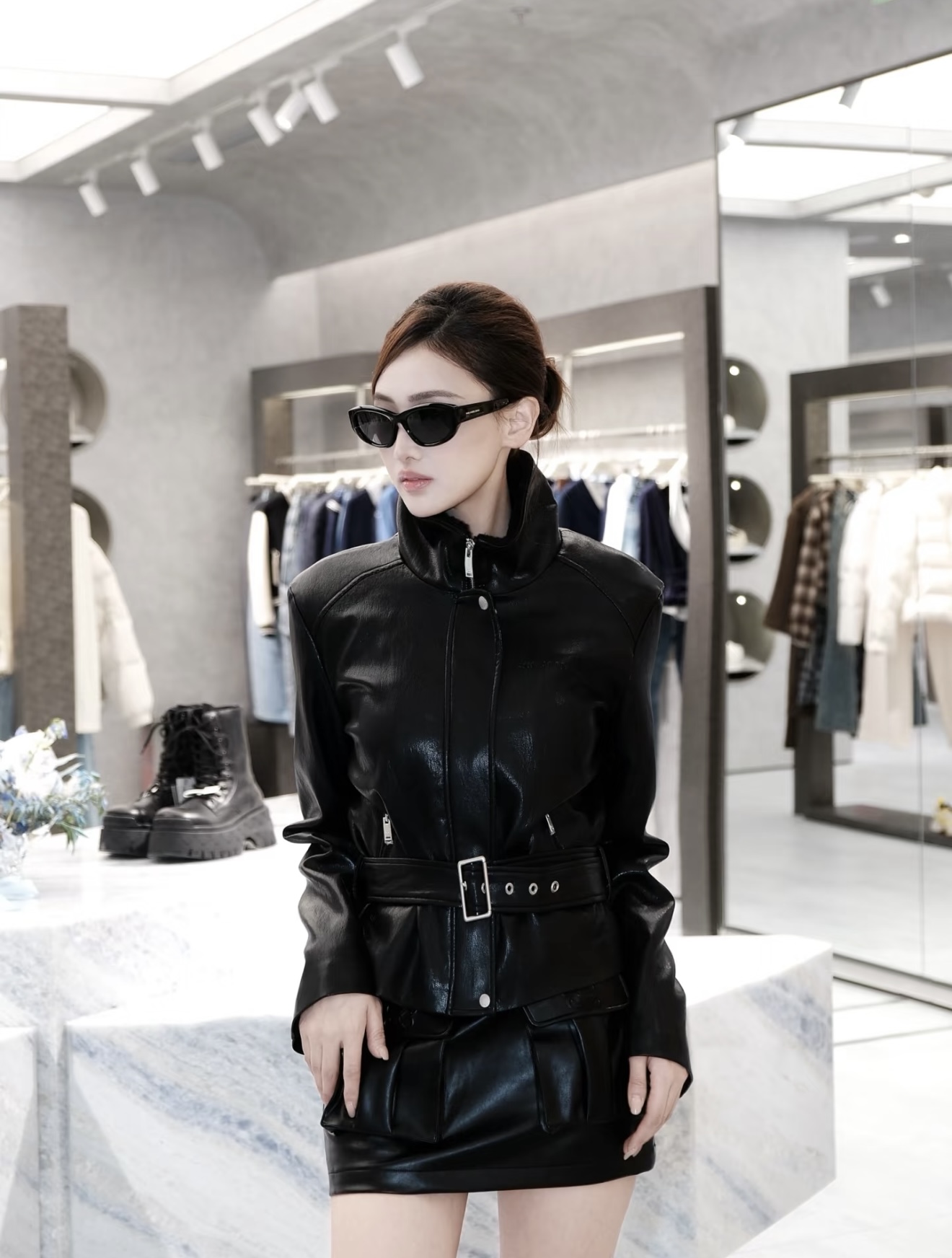 NO:729925,Jacket. Skirt. [Love] New style [Love]!  The latest ANN 26NEW belted polar fleece lapel leather jacket + cargo pocket skirt. Size SML.,,skirts,jackets & coats,leather jacket,19860909外套.半裙.[爱心]新款[爱心]！最新ANN 26NEW 腰带摇粒绒翻领皮衣+工装口袋半裙.尺码SML.,,skirts,jackets & coats,leather jacket,,Women's clothing